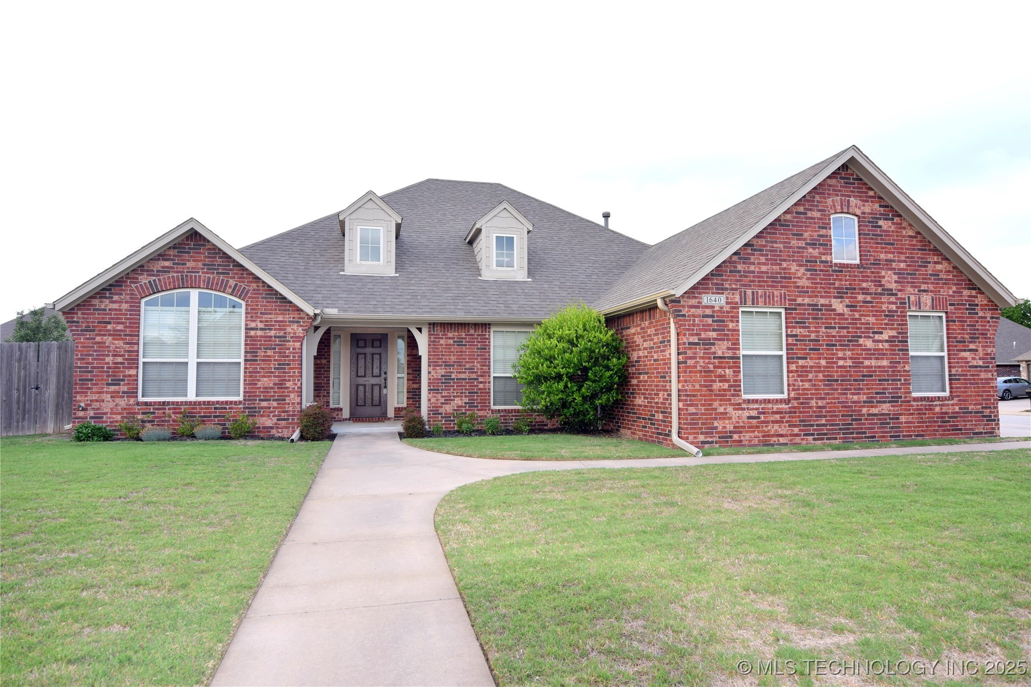 1640 E Atlanta Street Property Photo 1