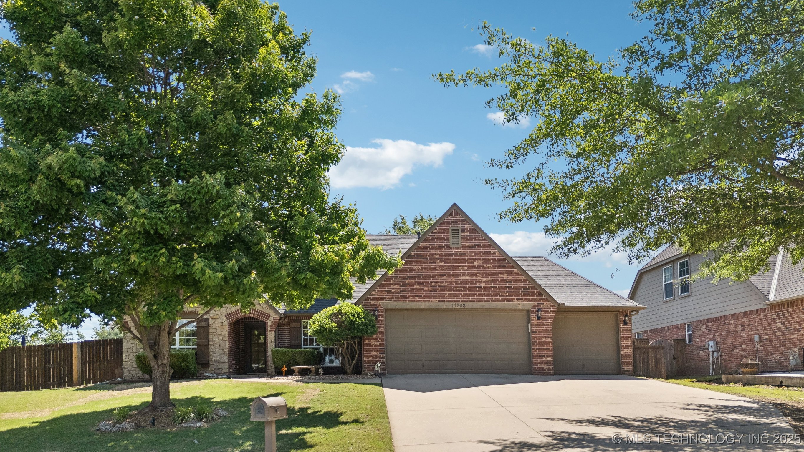 11703 S Umber Street Property Photo