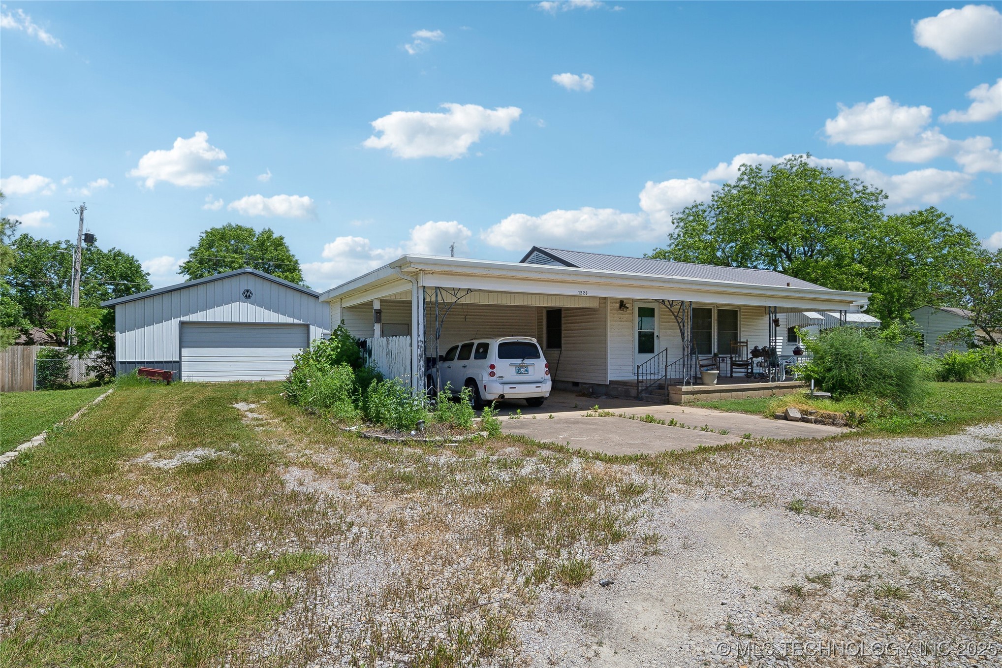 1226 W Davis Drive Property Photo