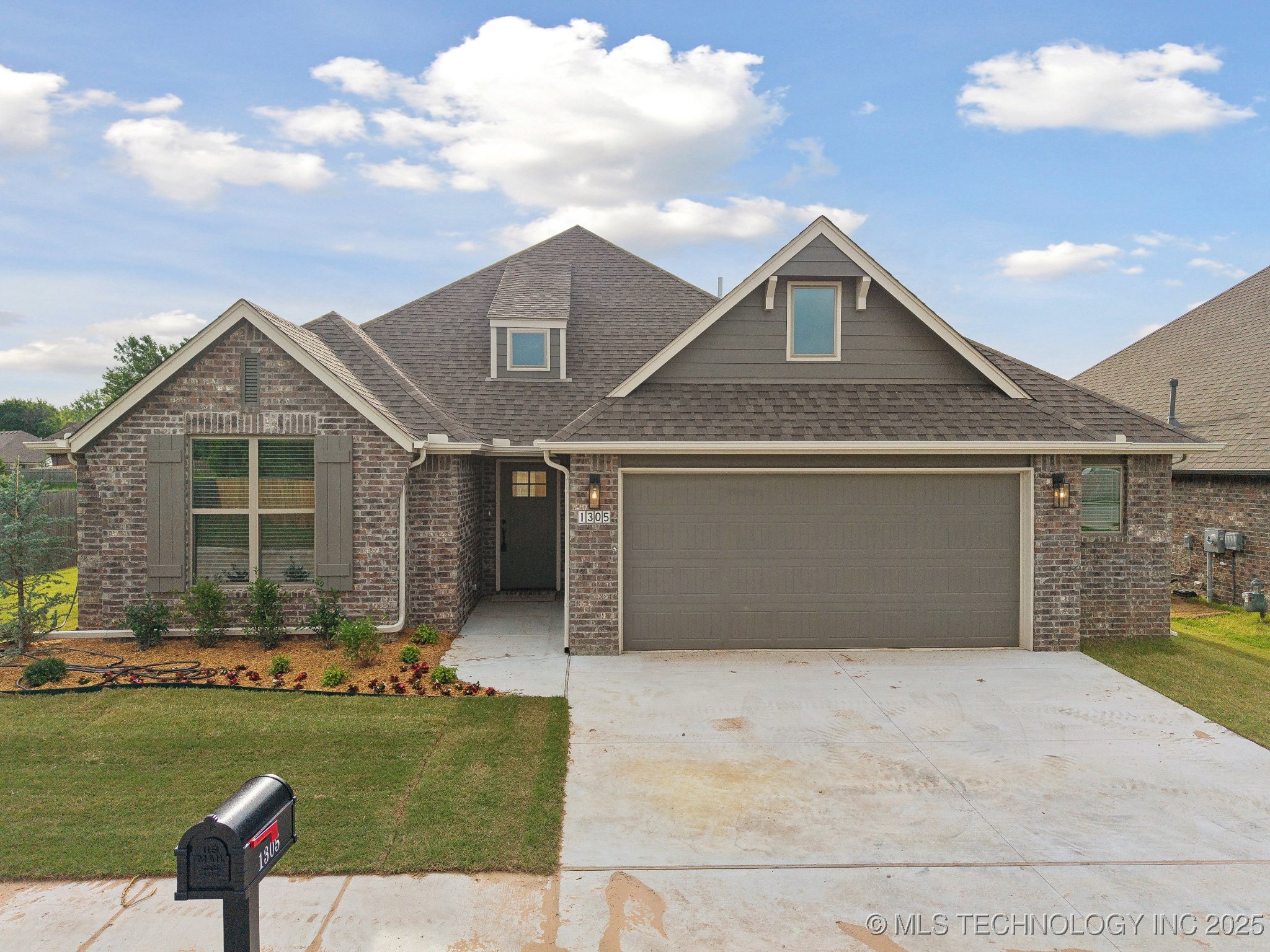 1305 N Dogwood Avenue Property Photo