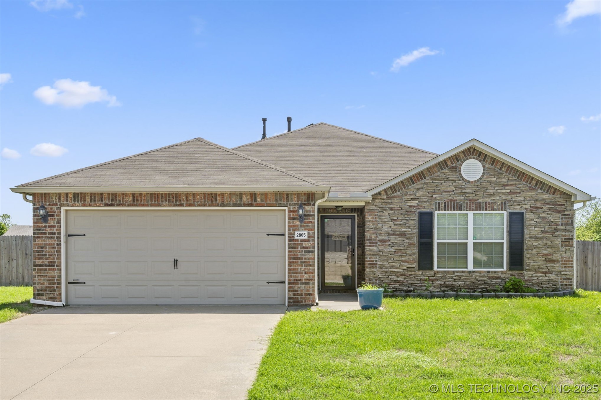 2805 W Fredericksburg Street Property Photo