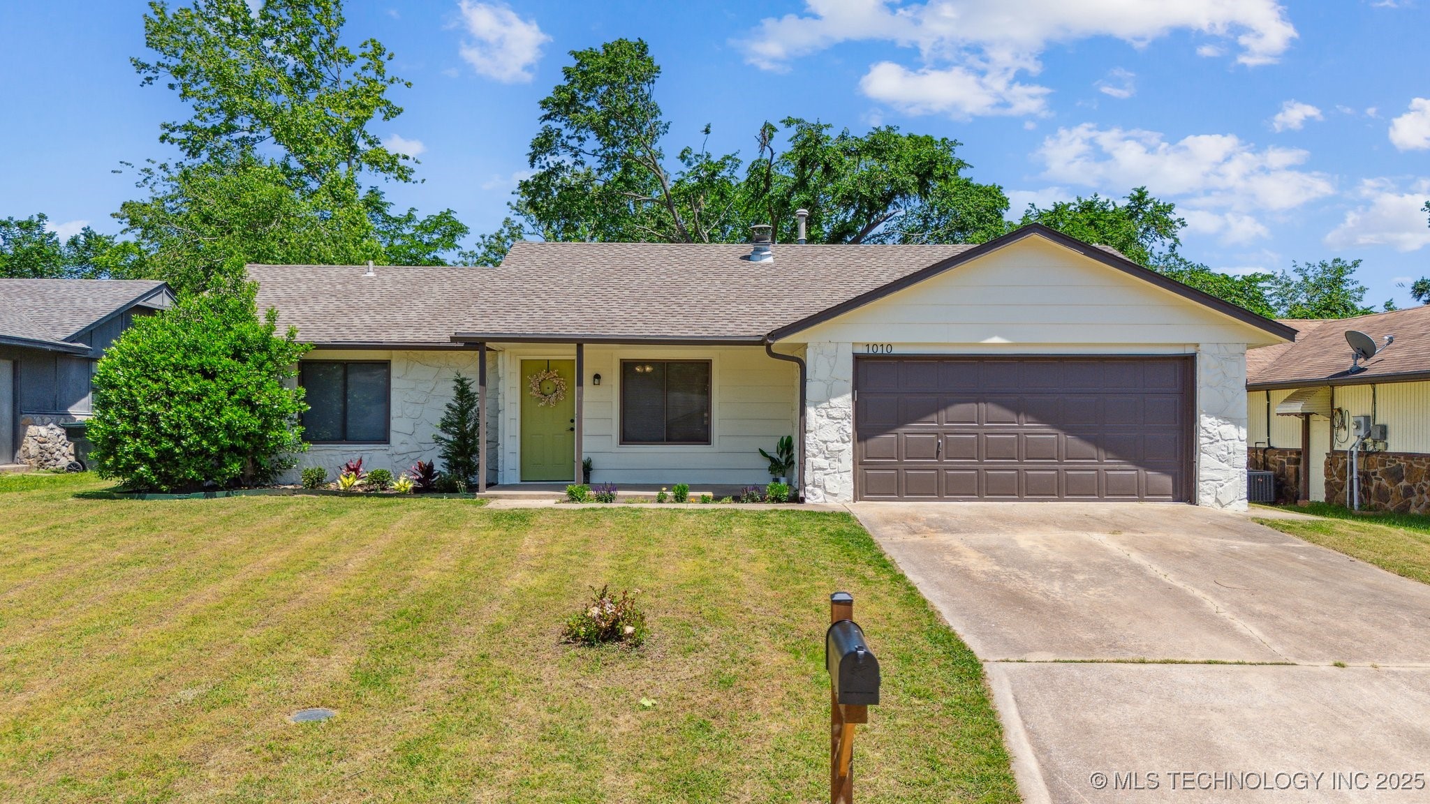1010 S Wewoka Avenue Property Photo 1