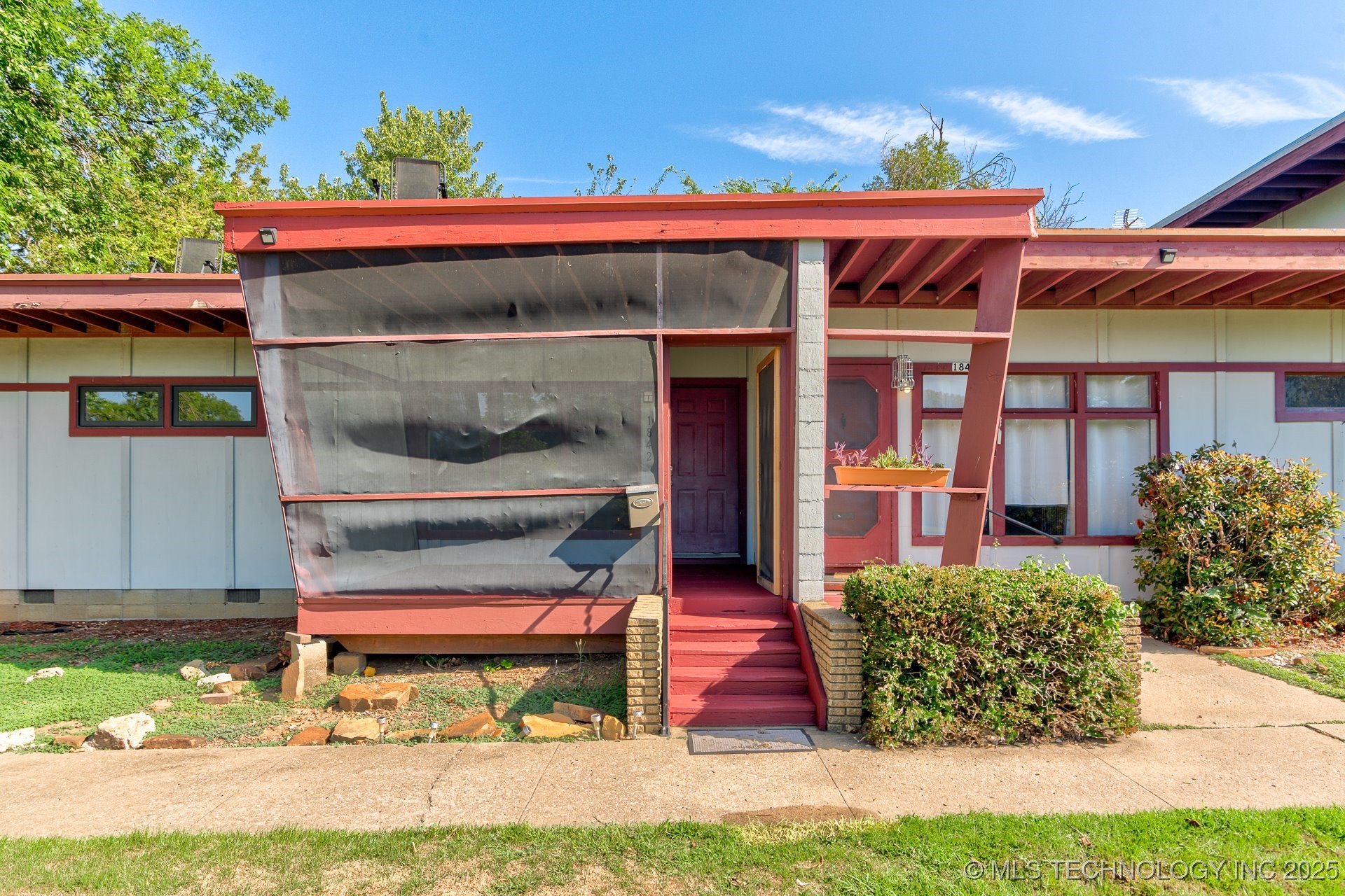 1842 Hillcrest Drive Property Photo