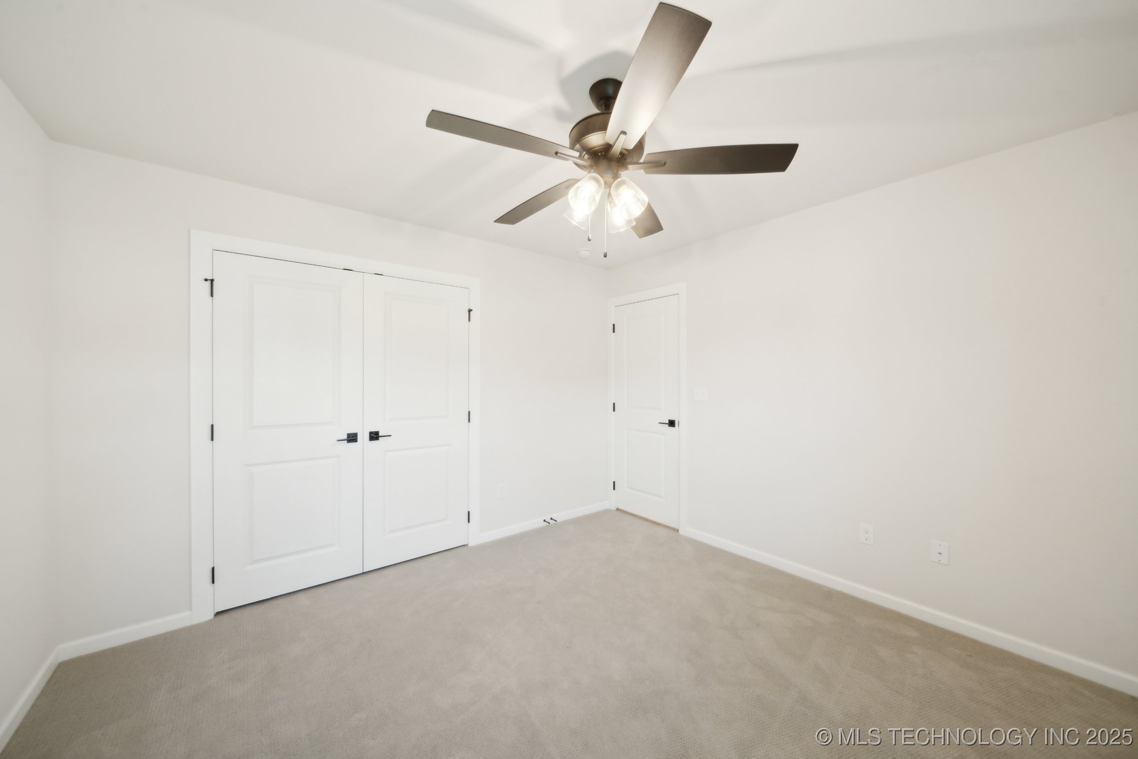 5768 S 256th Avenue E Property Photo 34