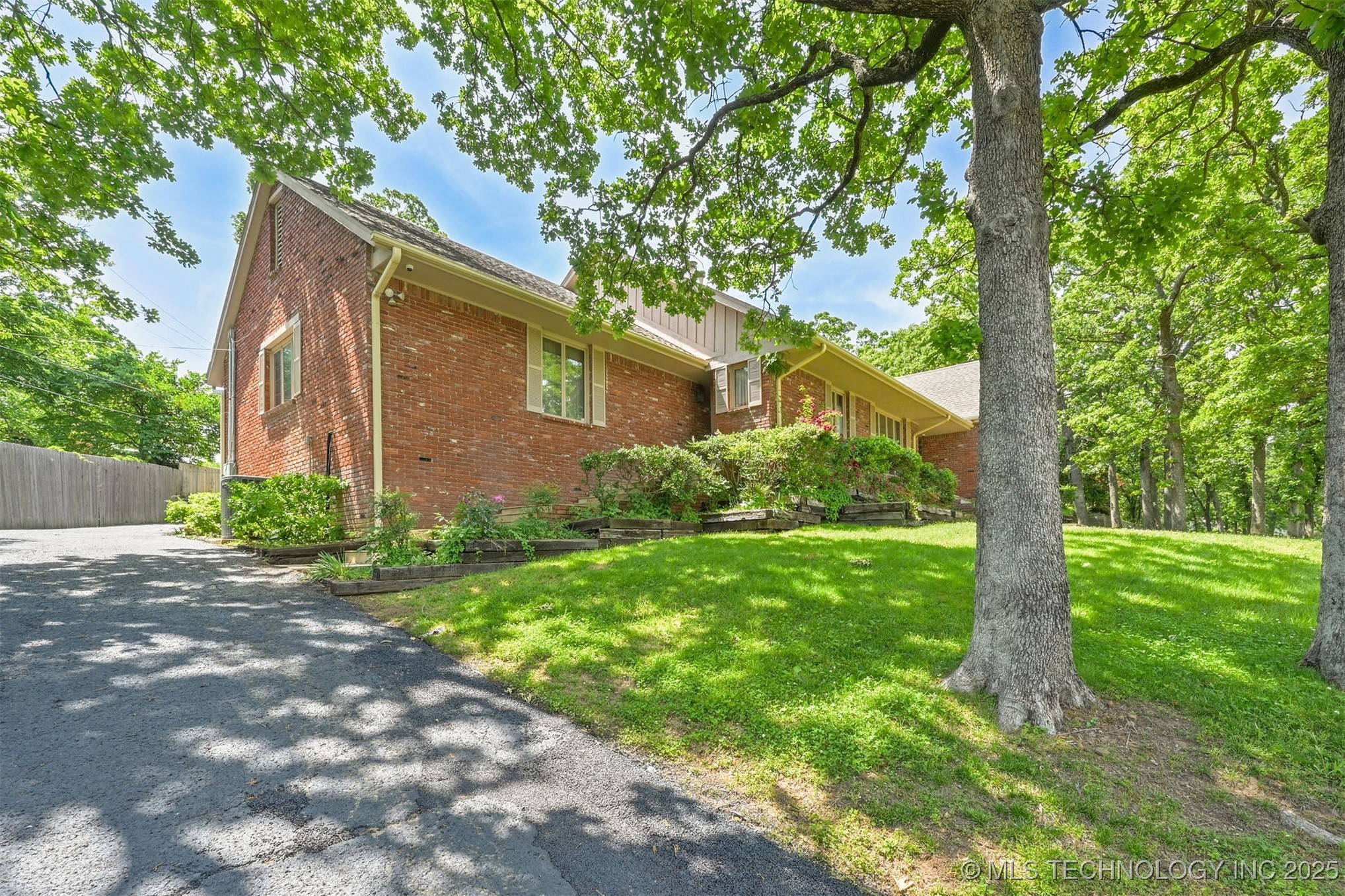 2956 E 69th Street Property Photo 4