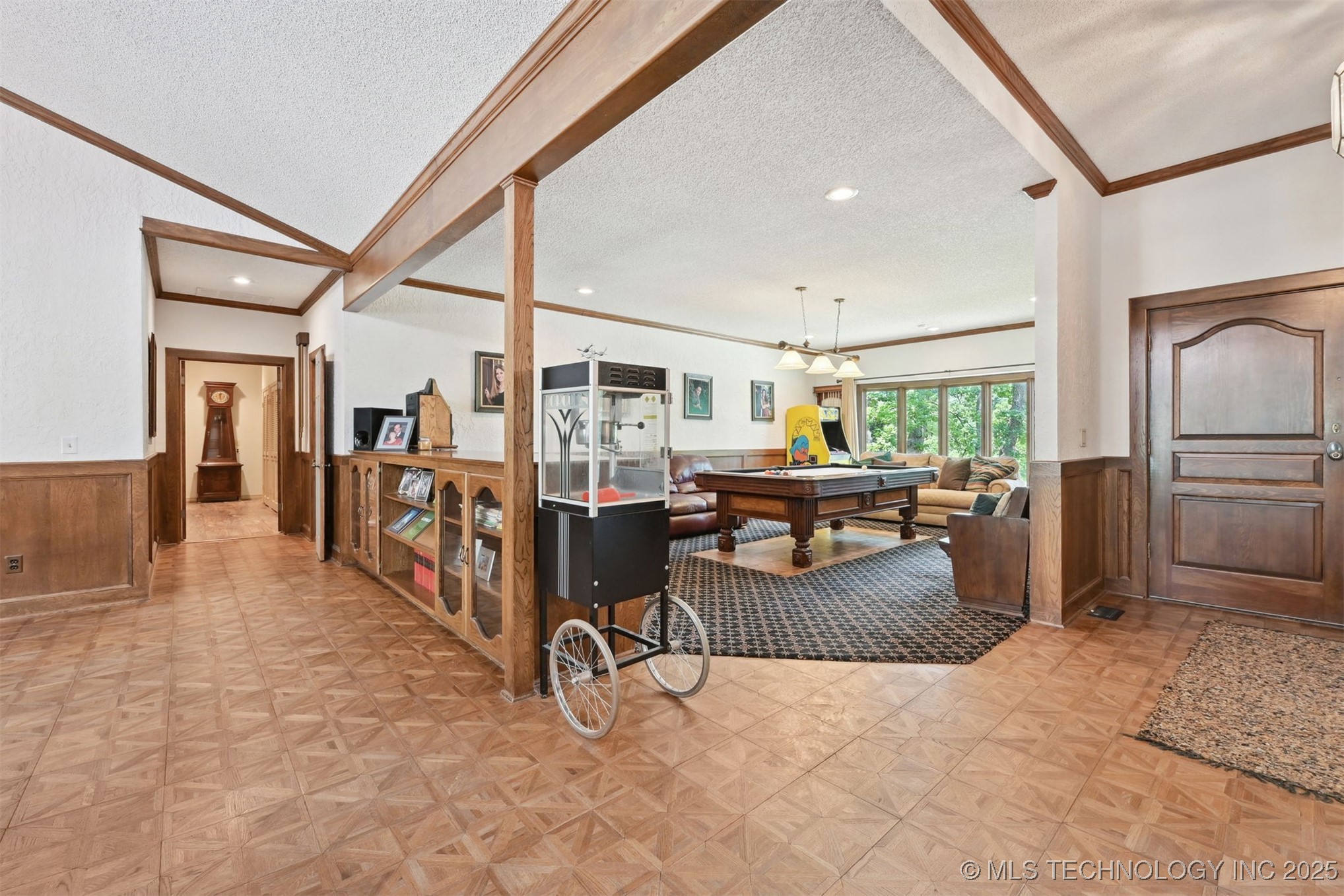 2956 E 69th Street Property Photo 6