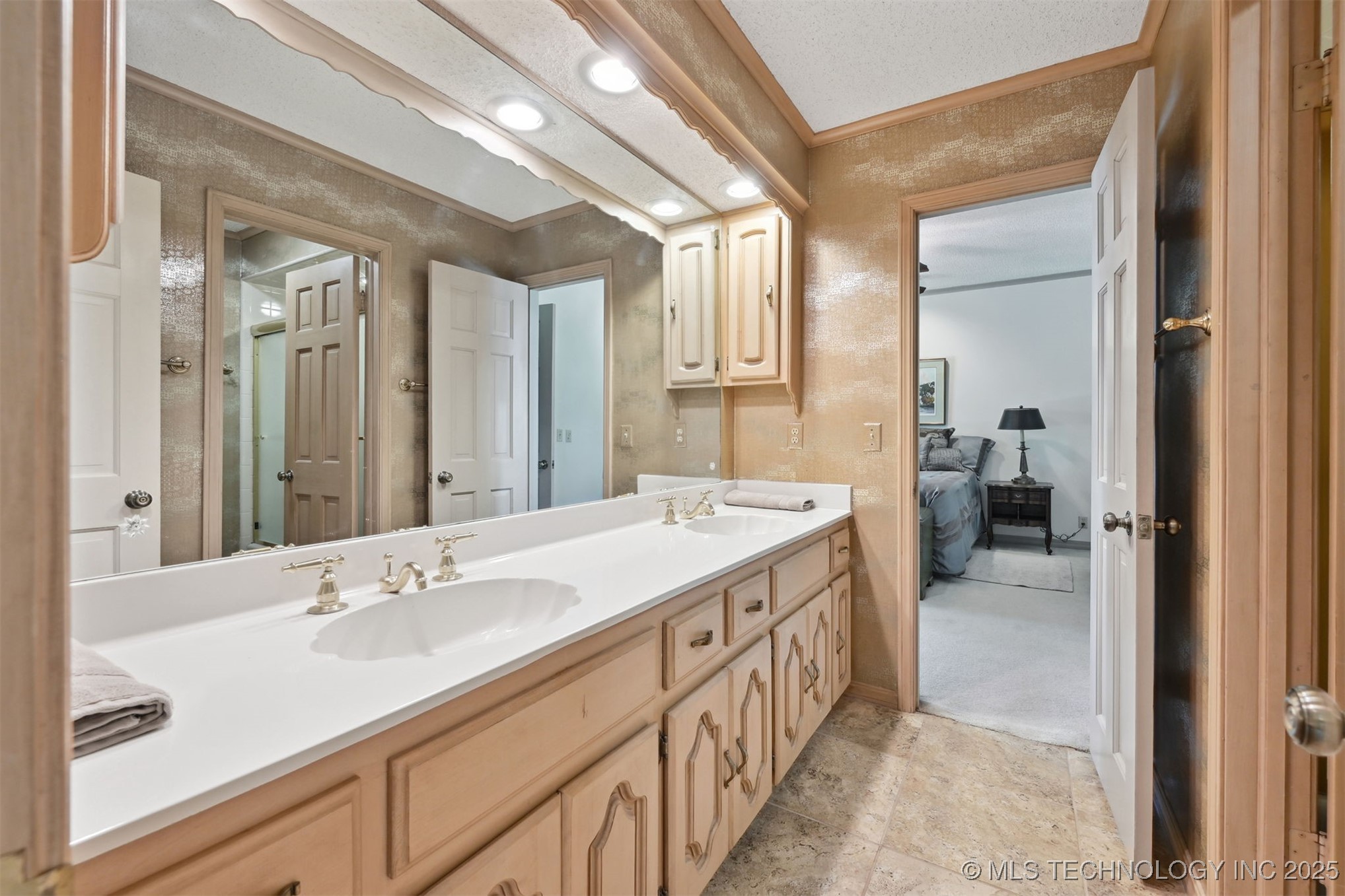 2956 E 69th Street Property Photo 41