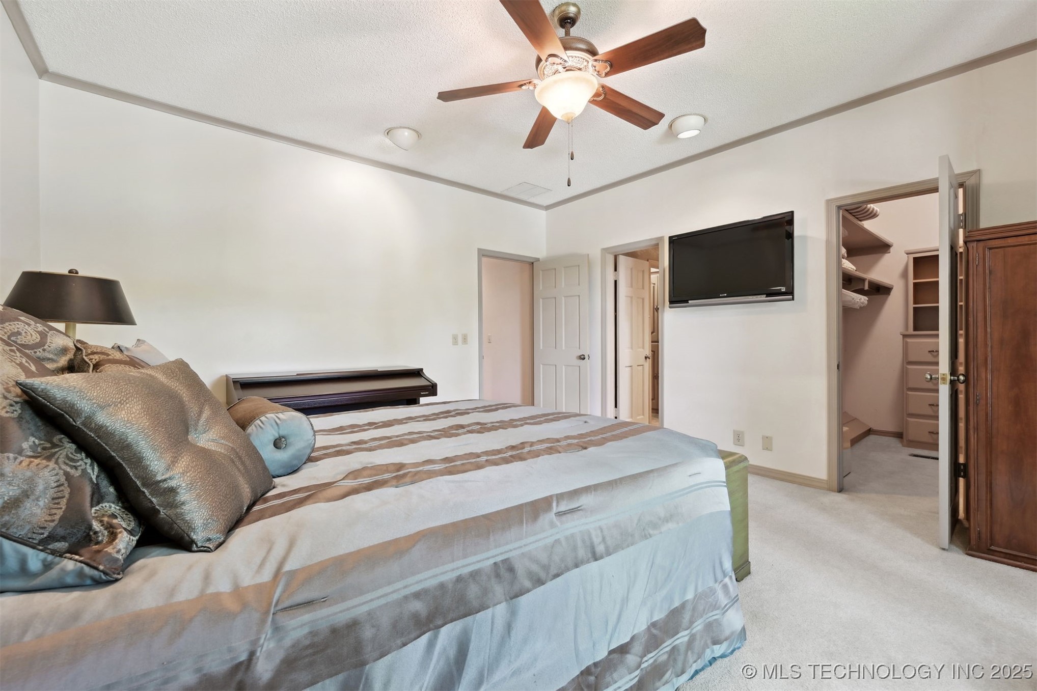 2956 E 69th Street Property Photo 44