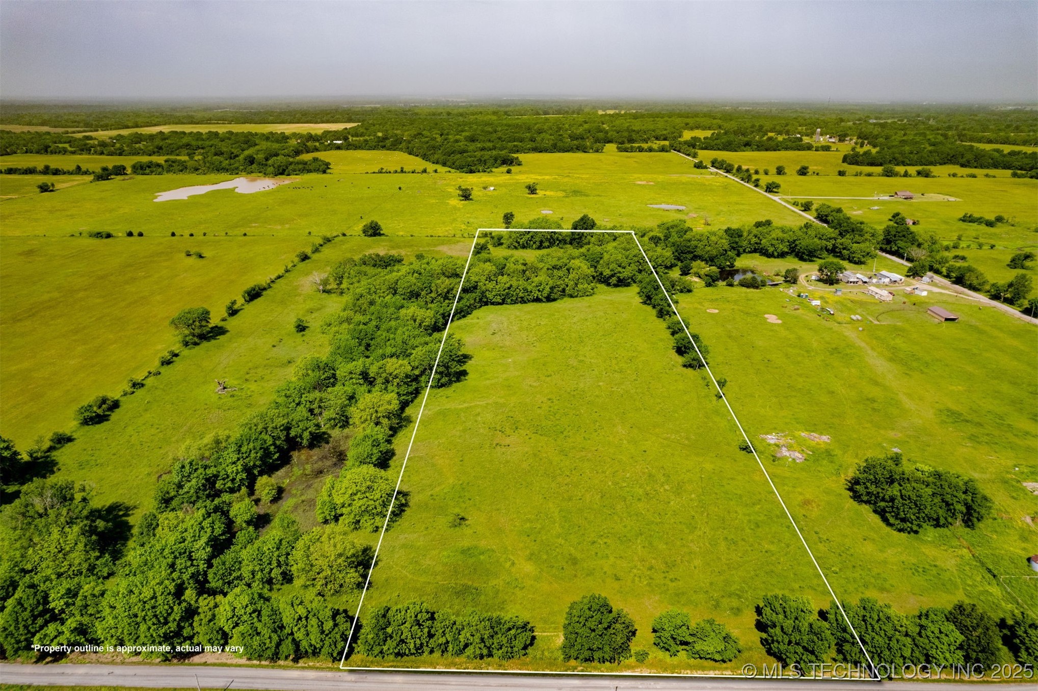 11 S 260 Road Property Photo