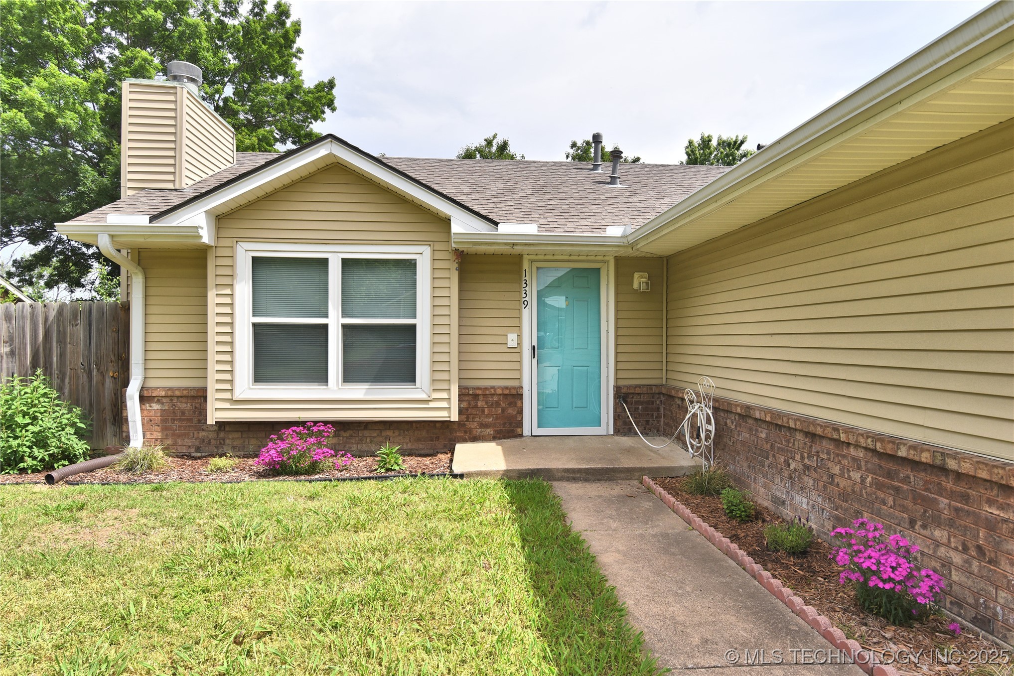 1339 E 138th Place Property Photo 3