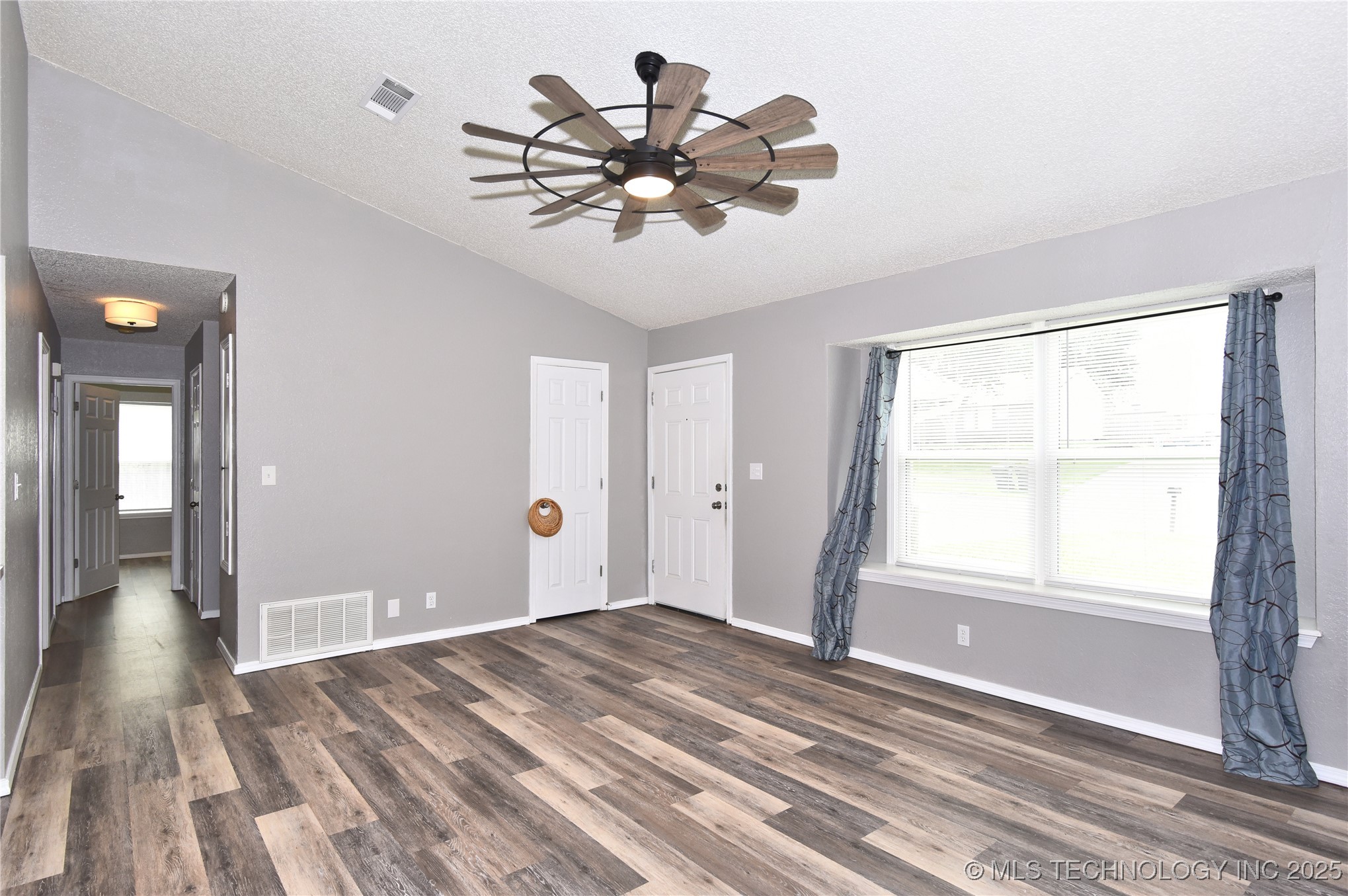1339 E 138th Place Property Photo 4