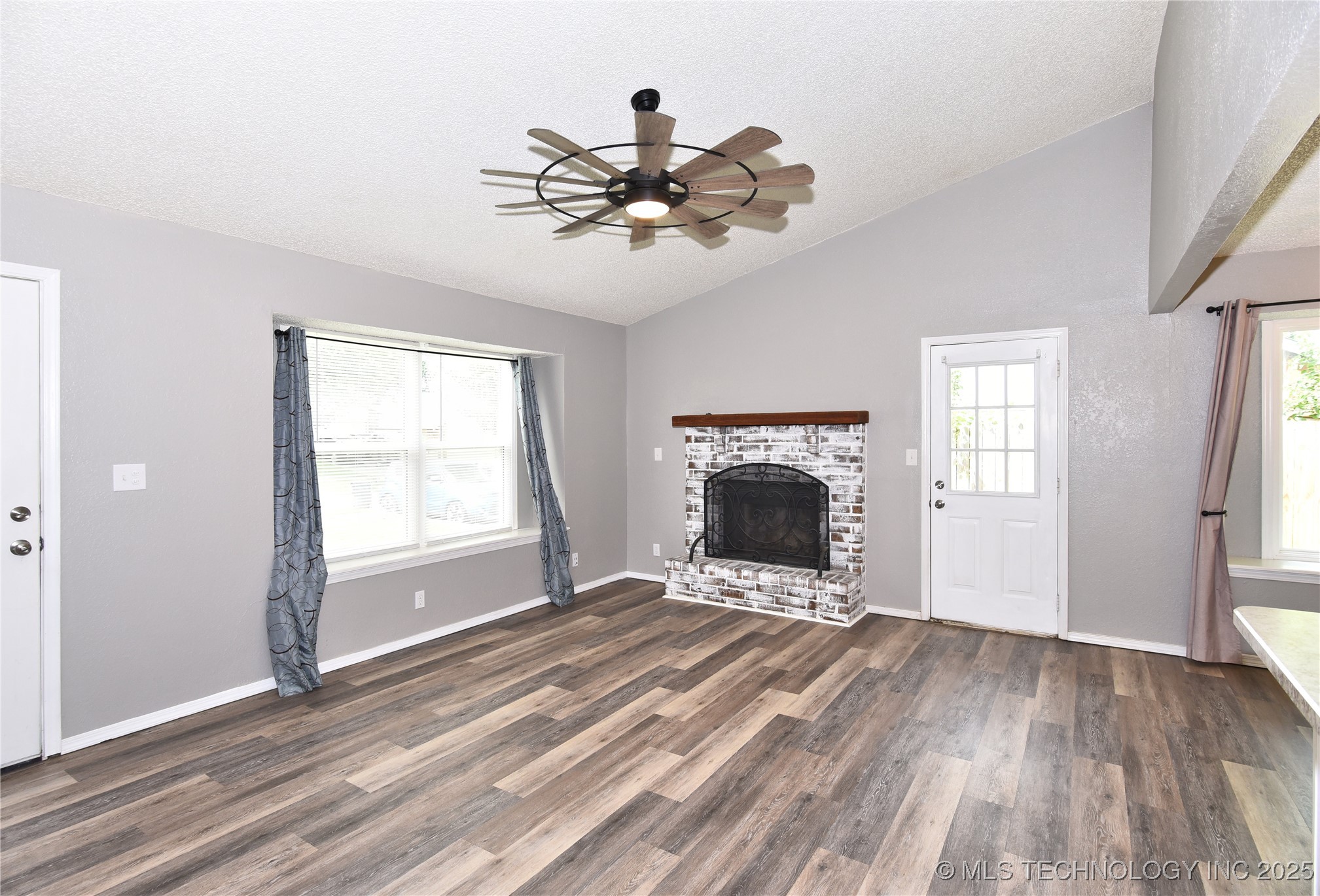 1339 E 138th Place Property Photo 5