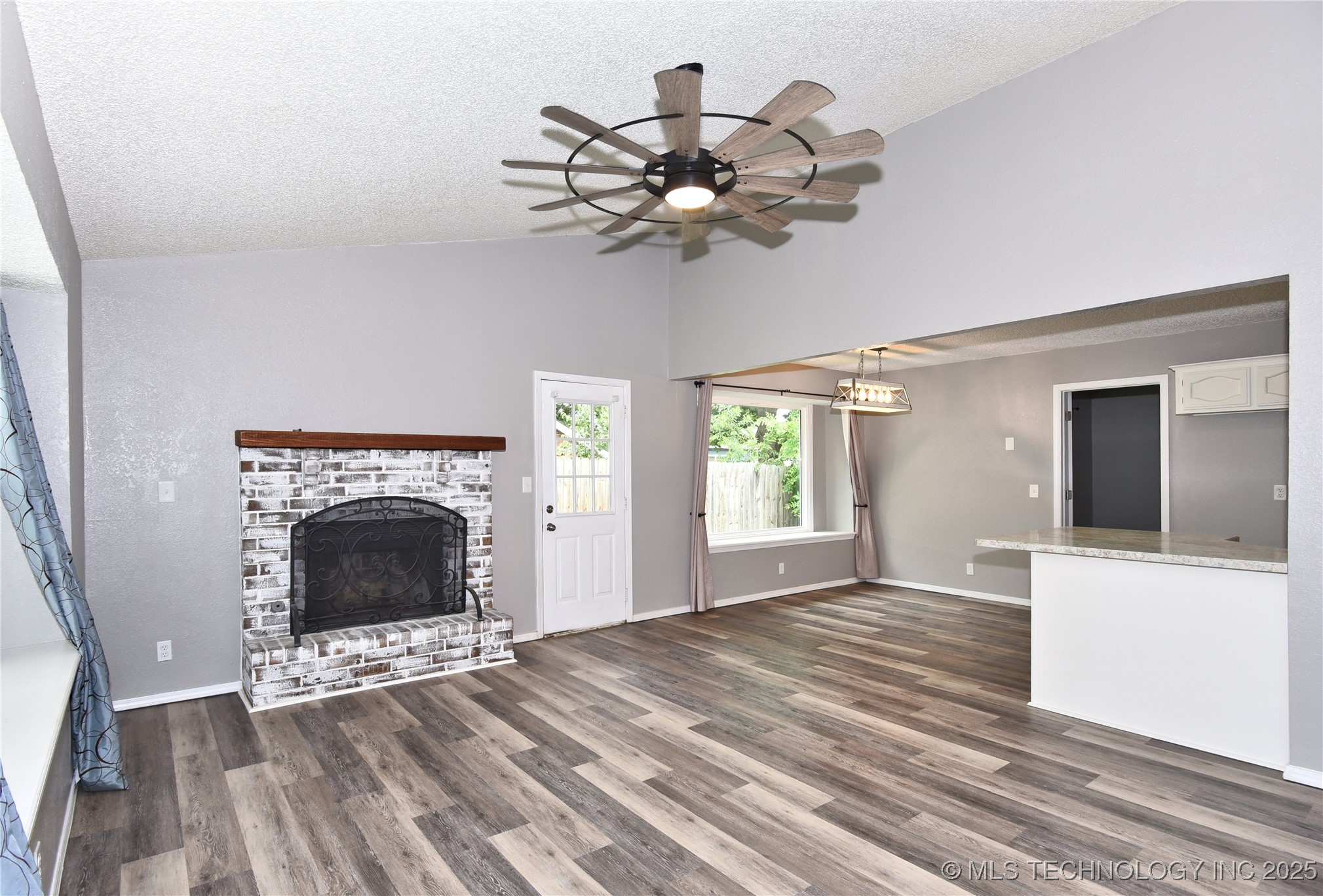 1339 E 138th Place Property Photo 6