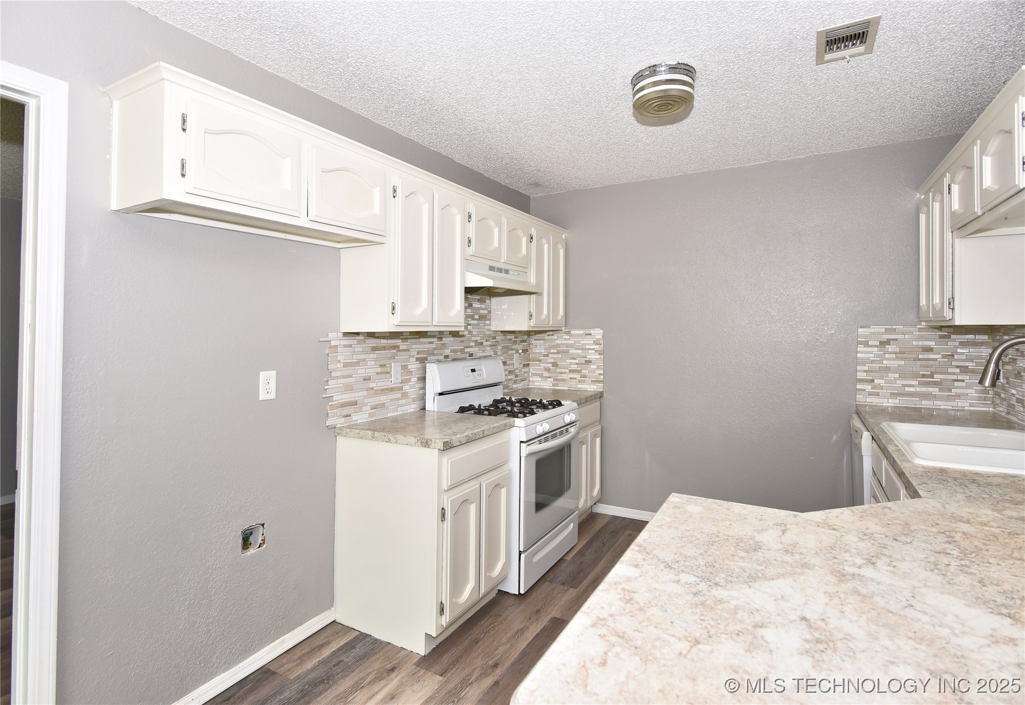 1339 E 138th Place Property Photo 9