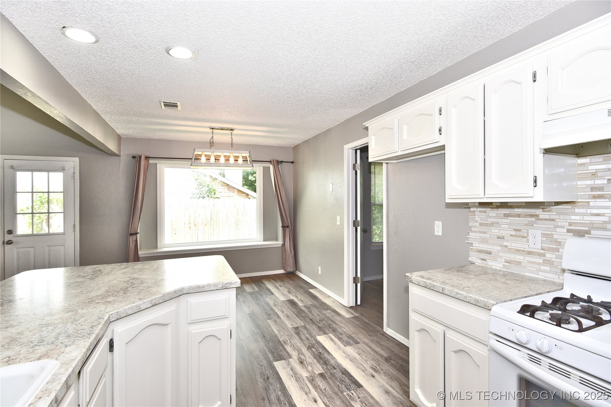 1339 E 138th Place Property Photo 11