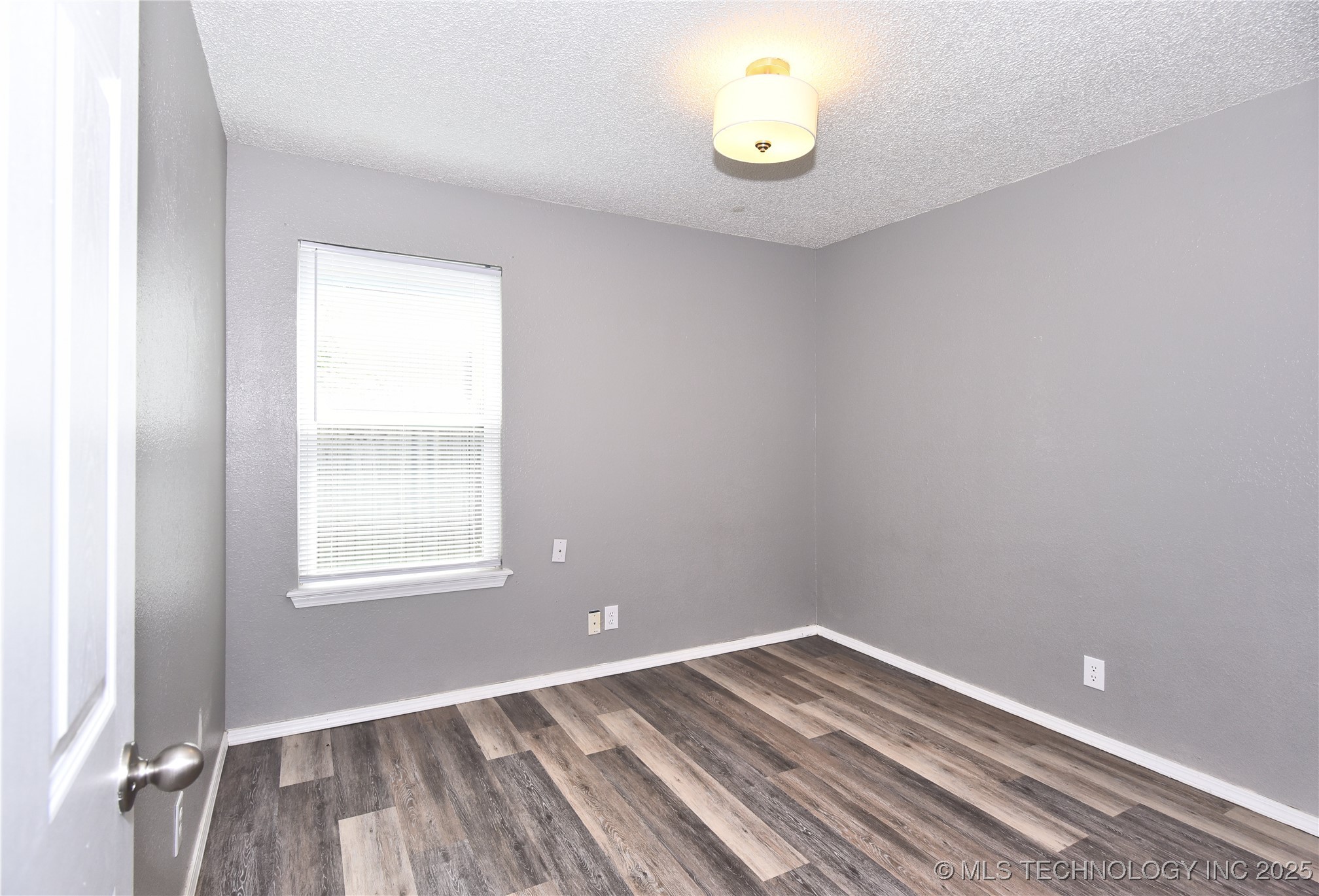 1339 E 138th Place Property Photo 17