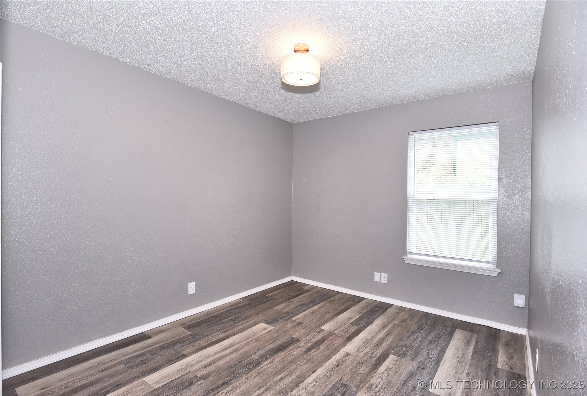 1339 E 138th Place Property Photo 19