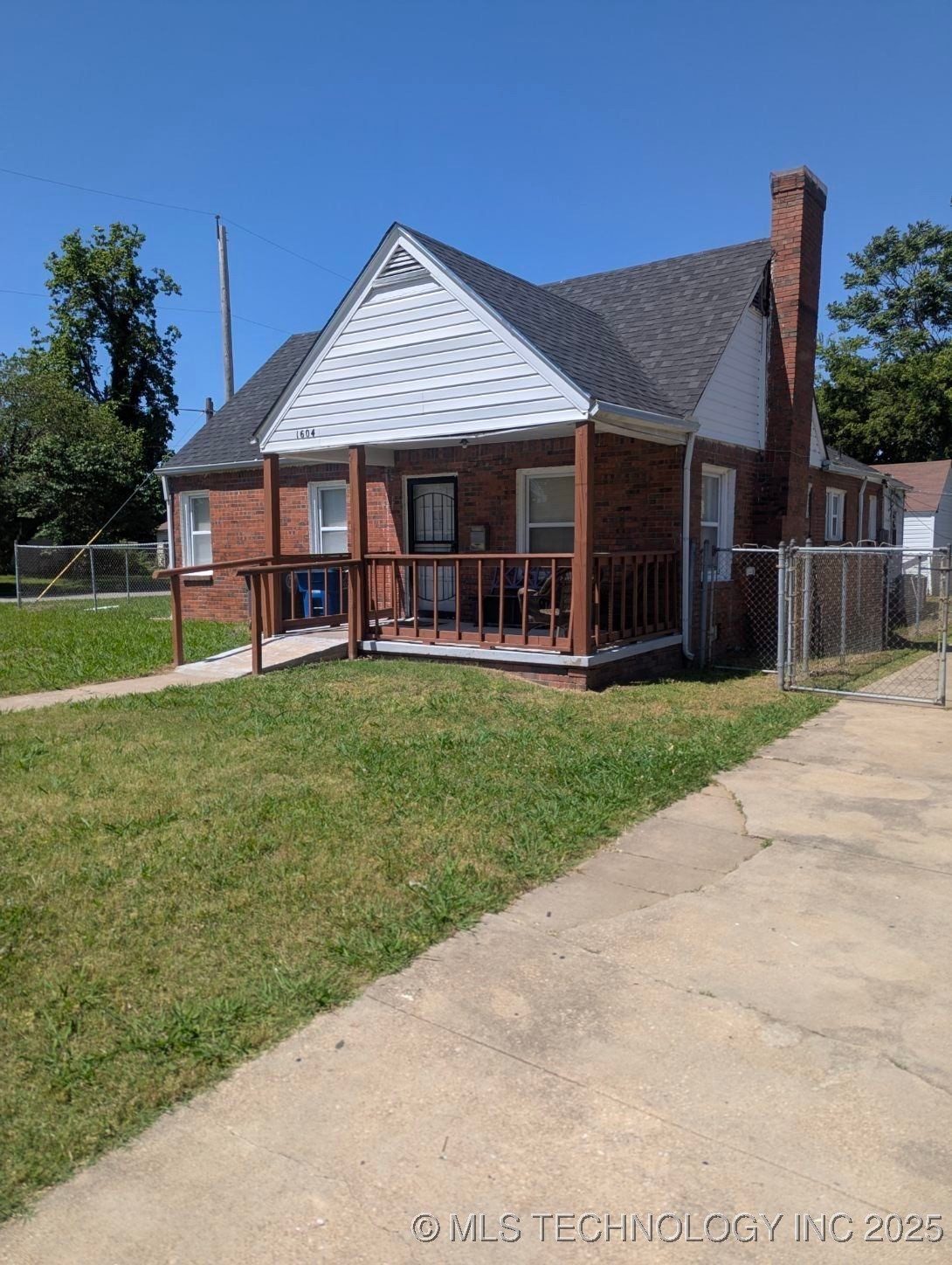 1604 N Boston Place Property Photo 1