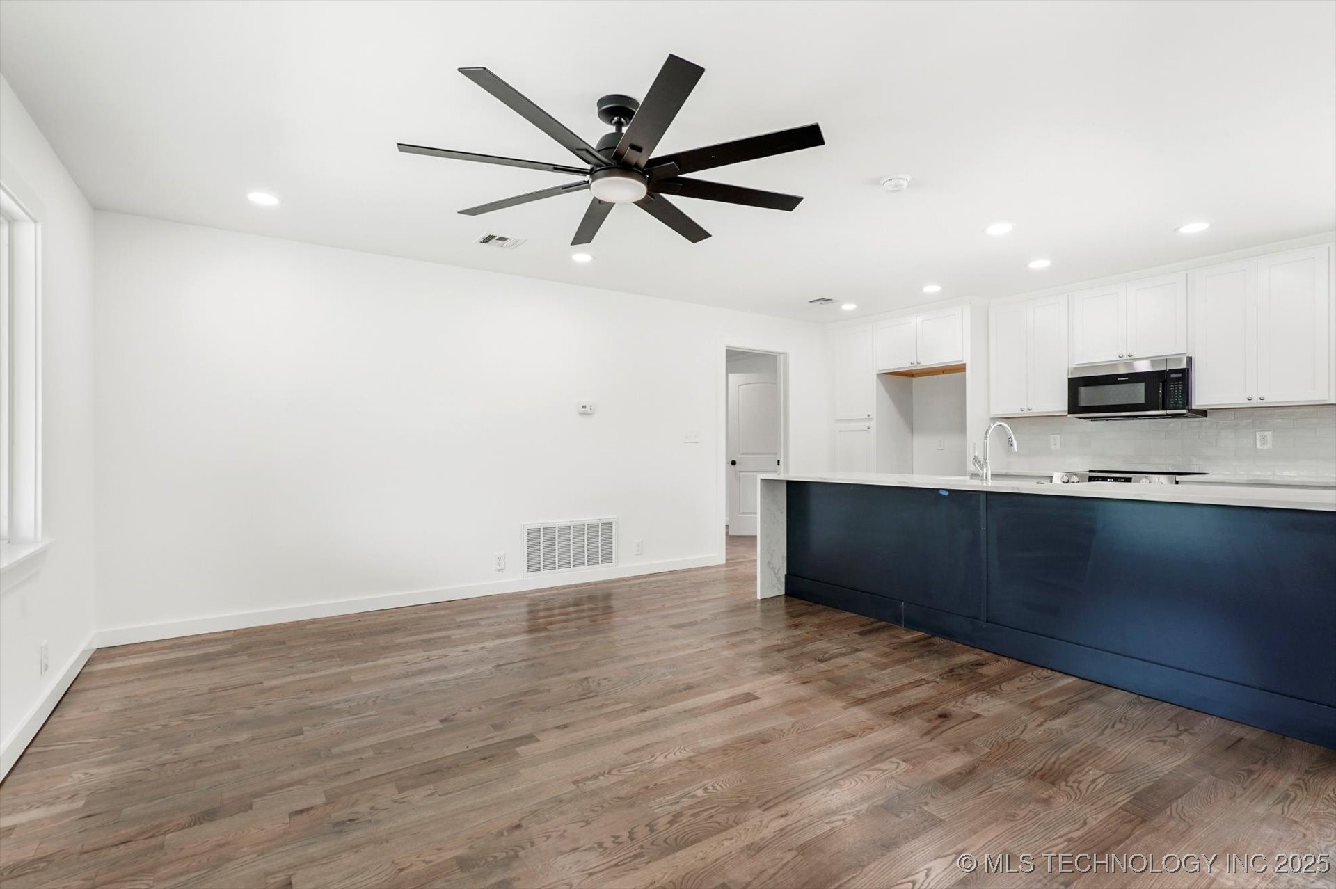 9052 W 151st Street S Property Photo 6