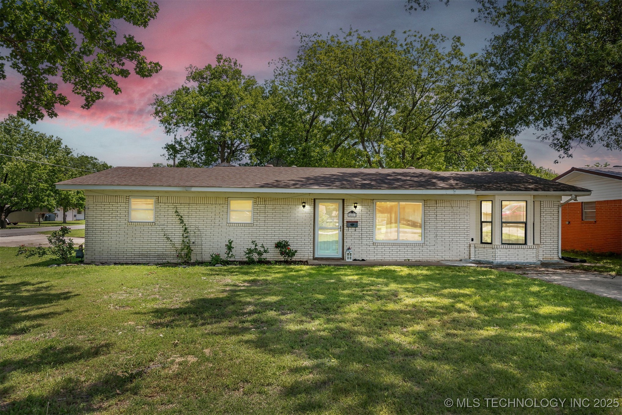 601 S White Avenue Property Photo