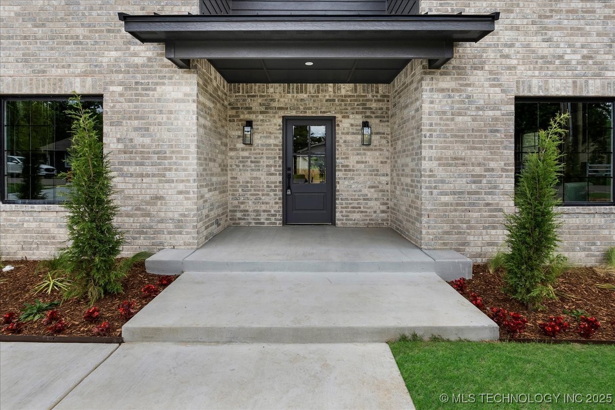 507 S Cedar Avenue Property Photo 3