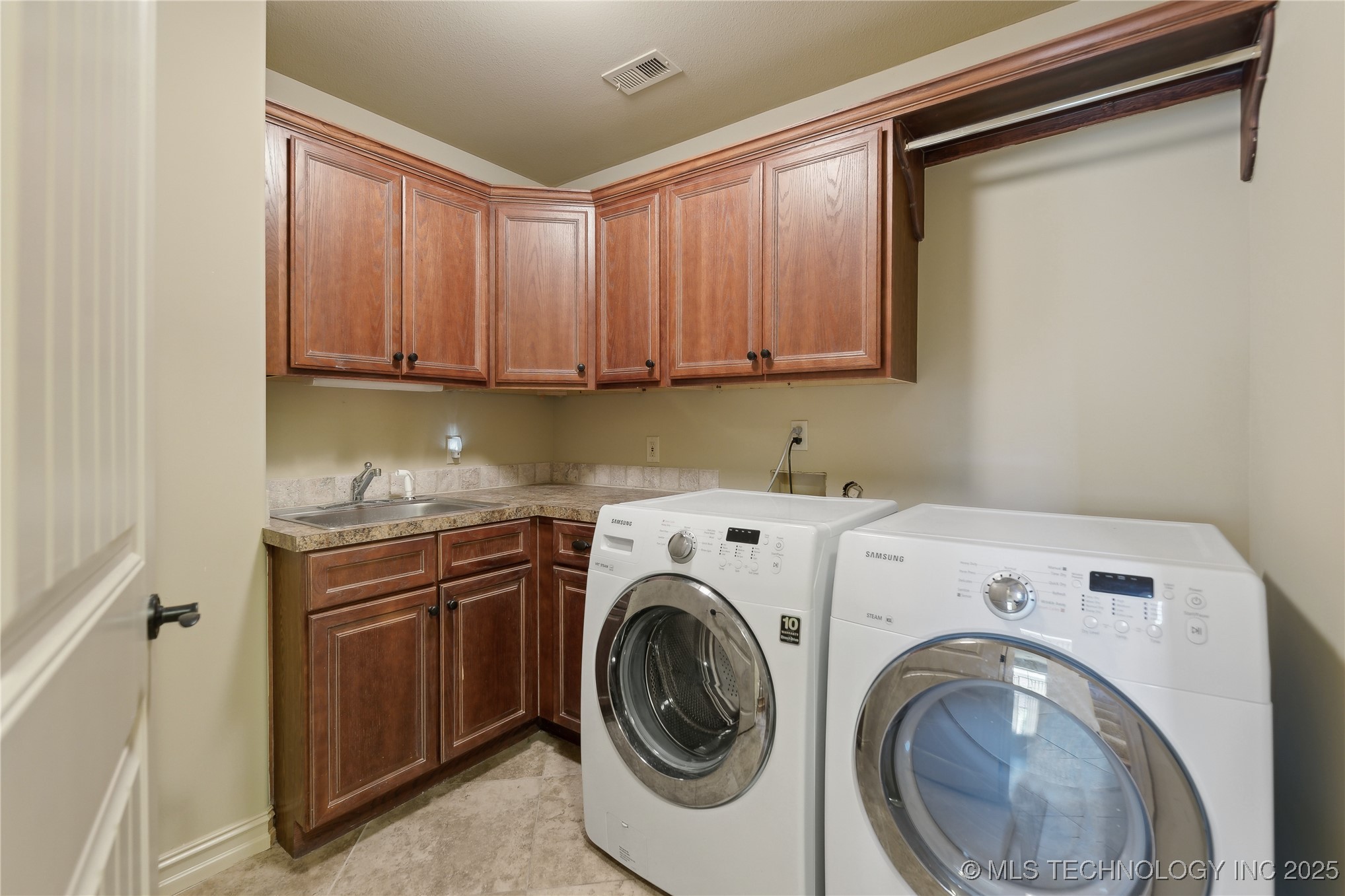 11827 S Oswego Avenue Property Photo 33