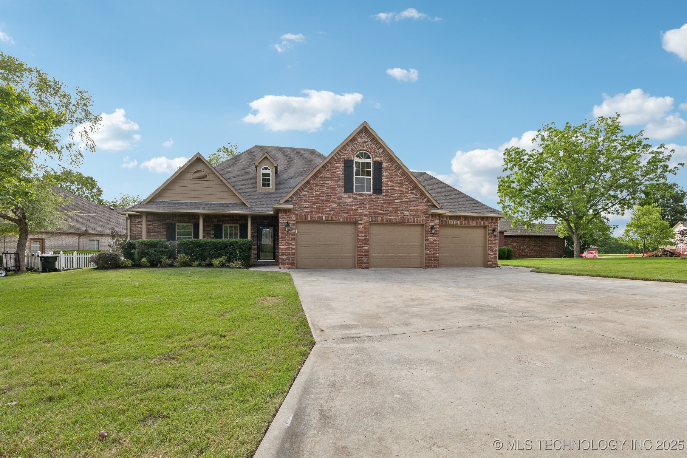 3200 Heritage Drive Property Photo 1