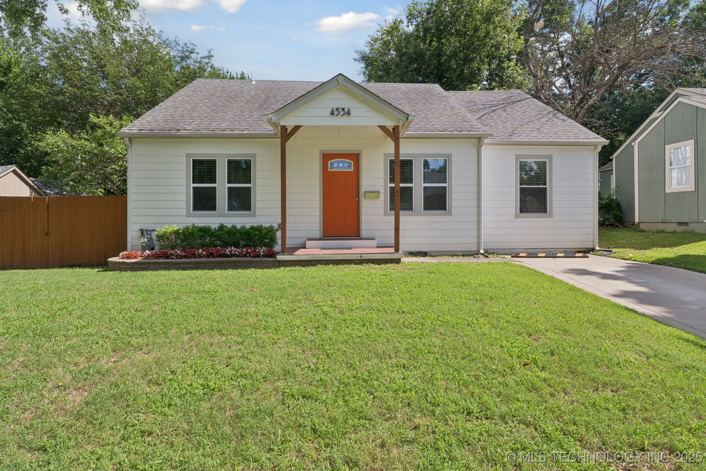 4534 E 5th Place Property Photo 1