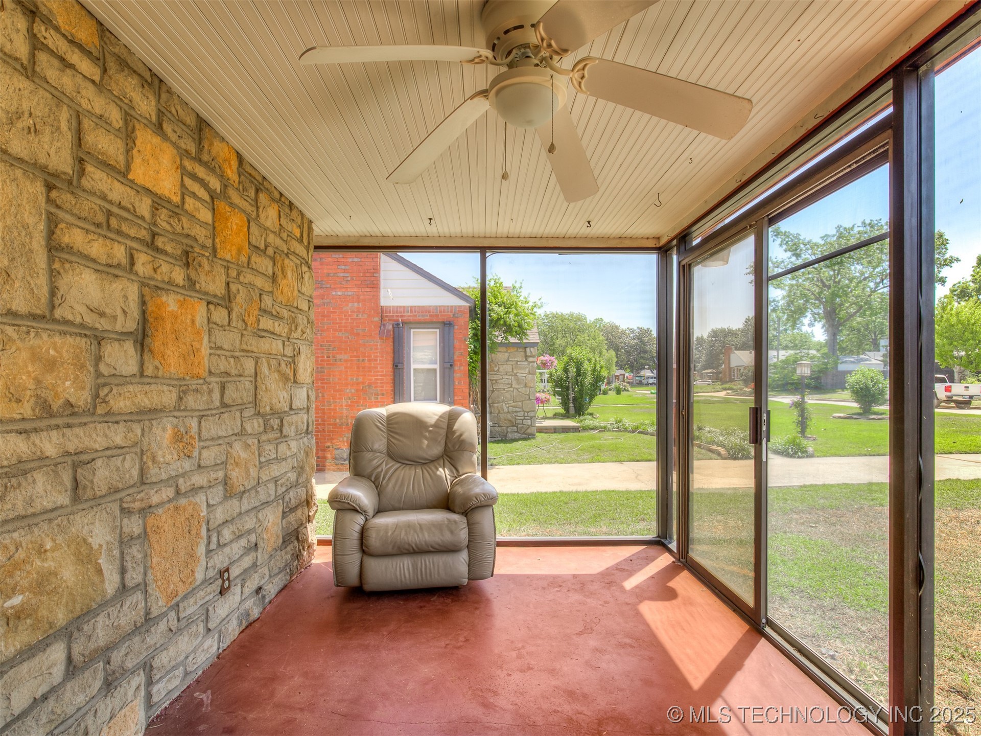 3923 E 11th Place Property Photo 4