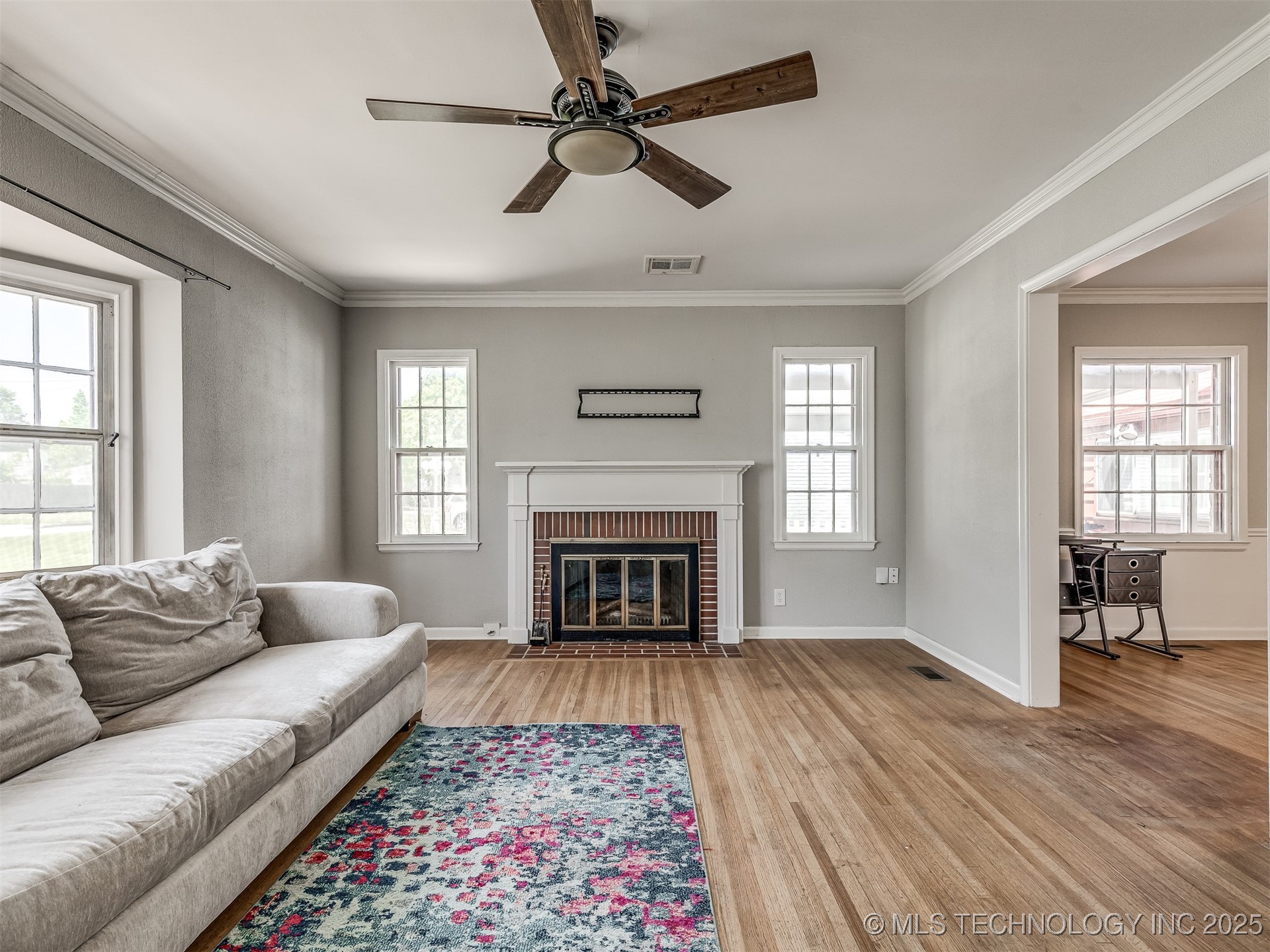 3923 E 11th Place Property Photo 6