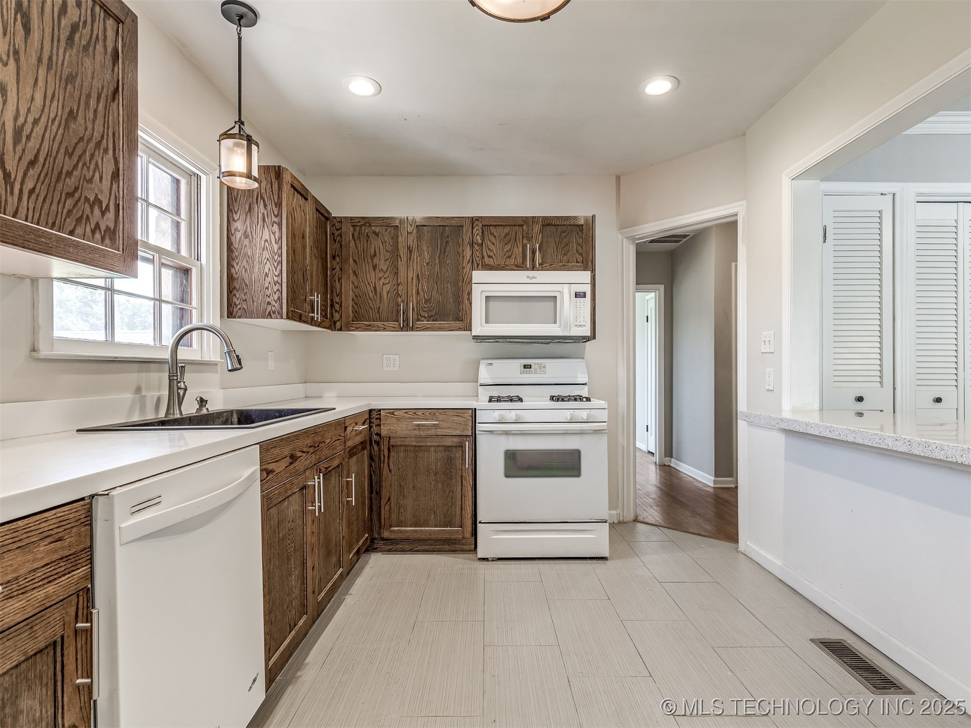 3923 E 11th Place Property Photo 21