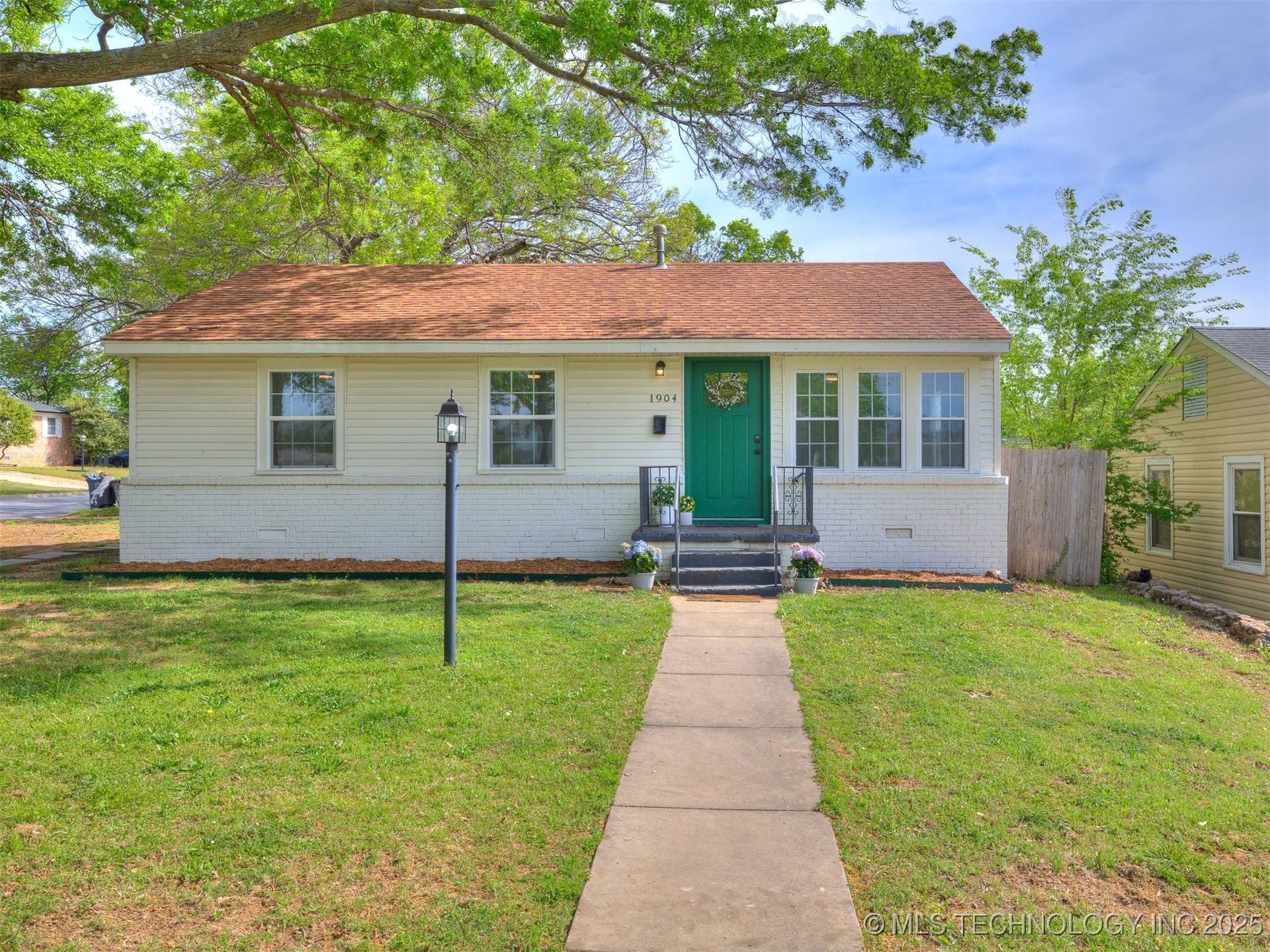 1904 W 46th Place Property Photo 1