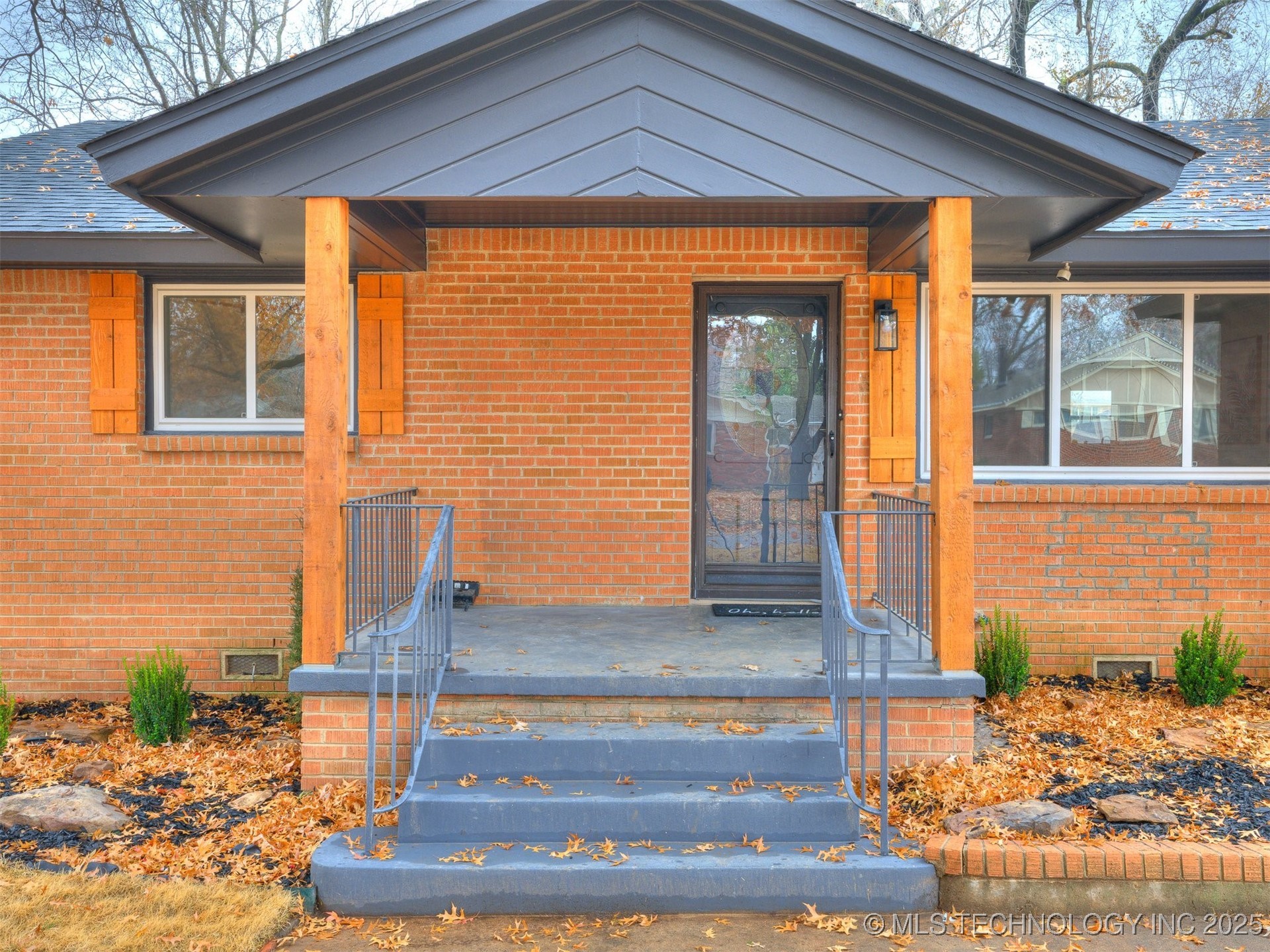 2528 E 57th Street Property Photo 3