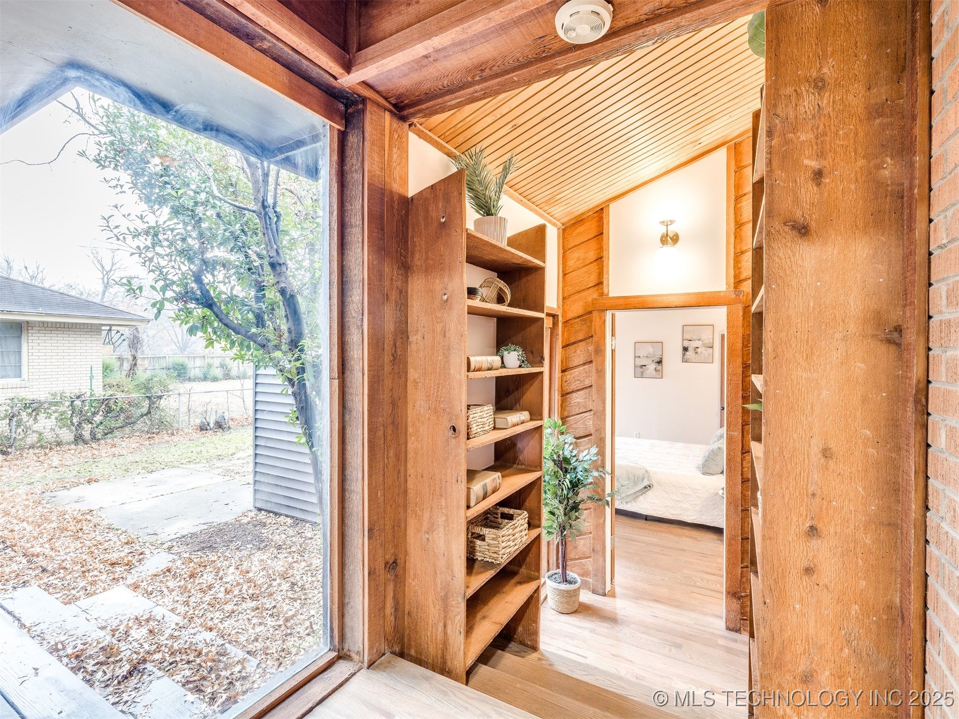 2528 E 57th Street Property Photo 35