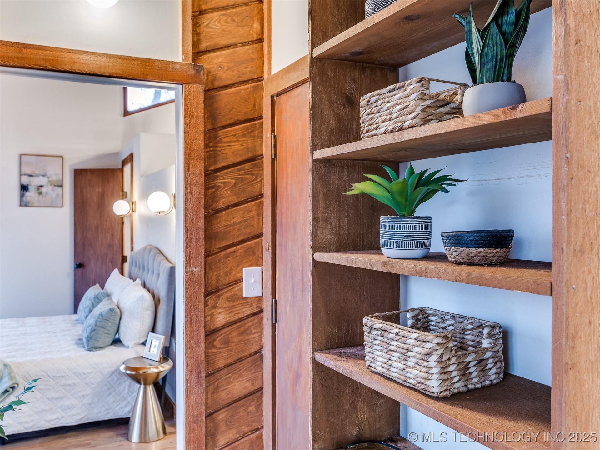 2528 E 57th Street Property Photo 38