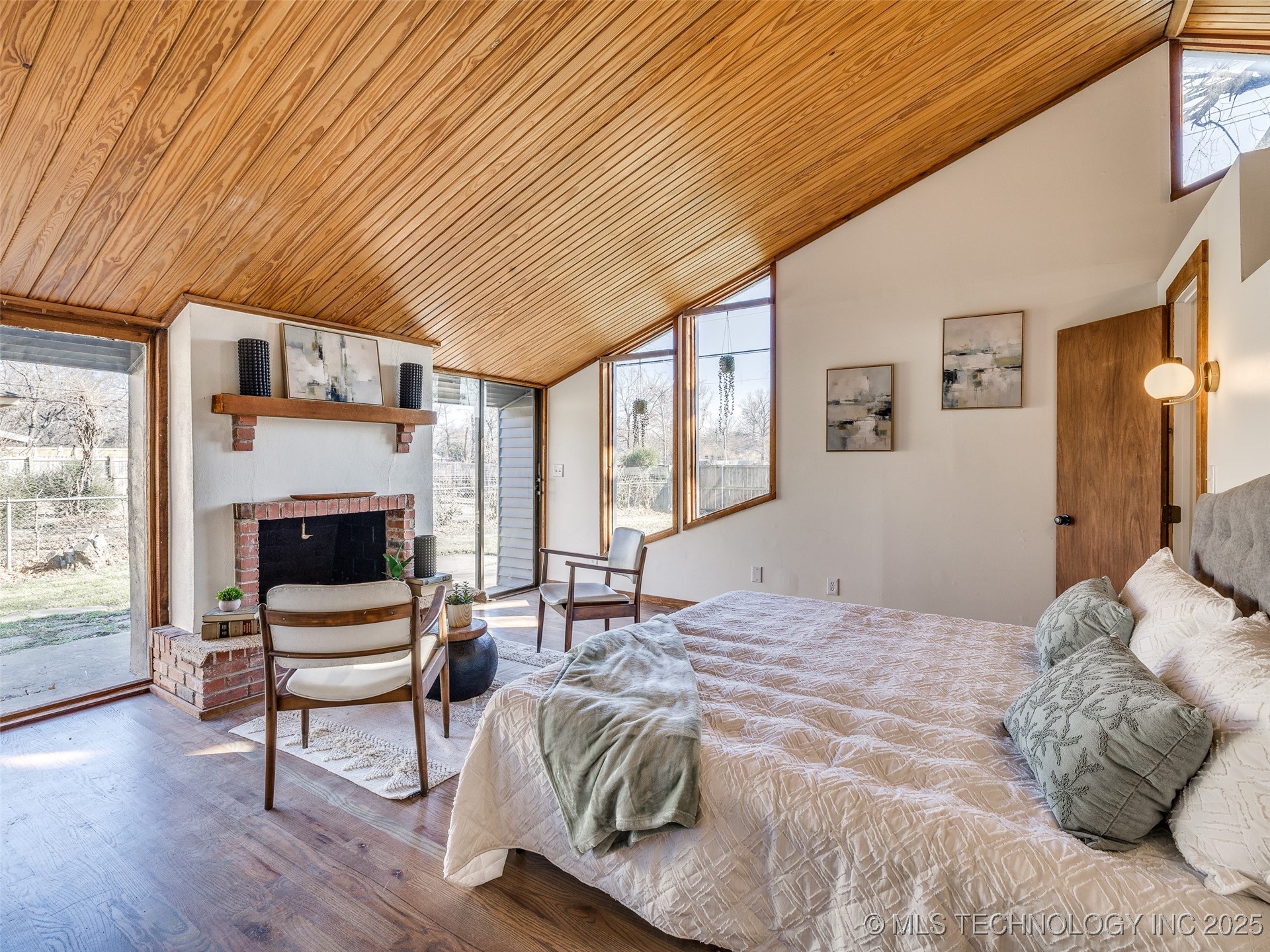 2528 E 57th Street Property Photo 39