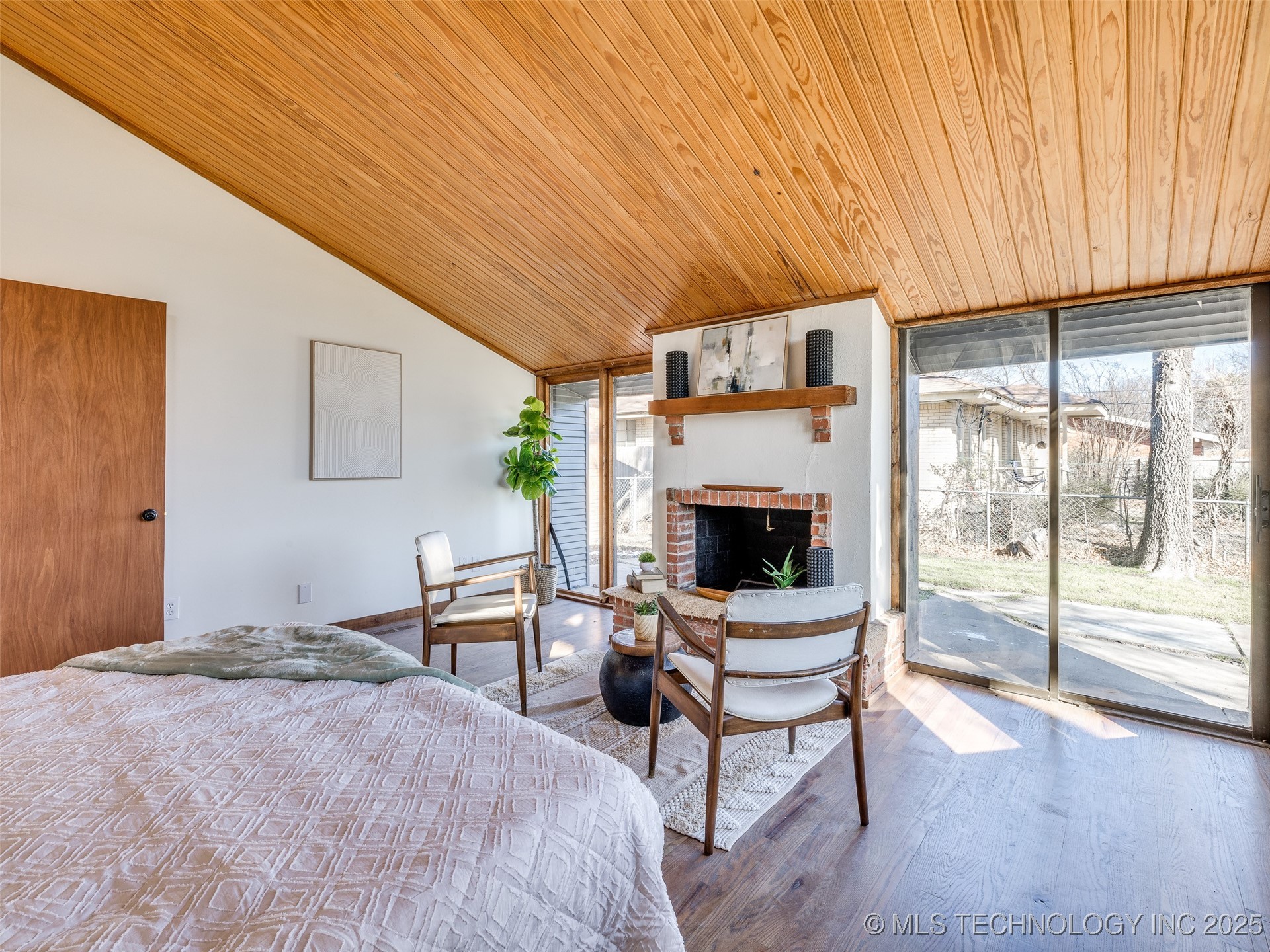 2528 E 57th Street Property Photo 42