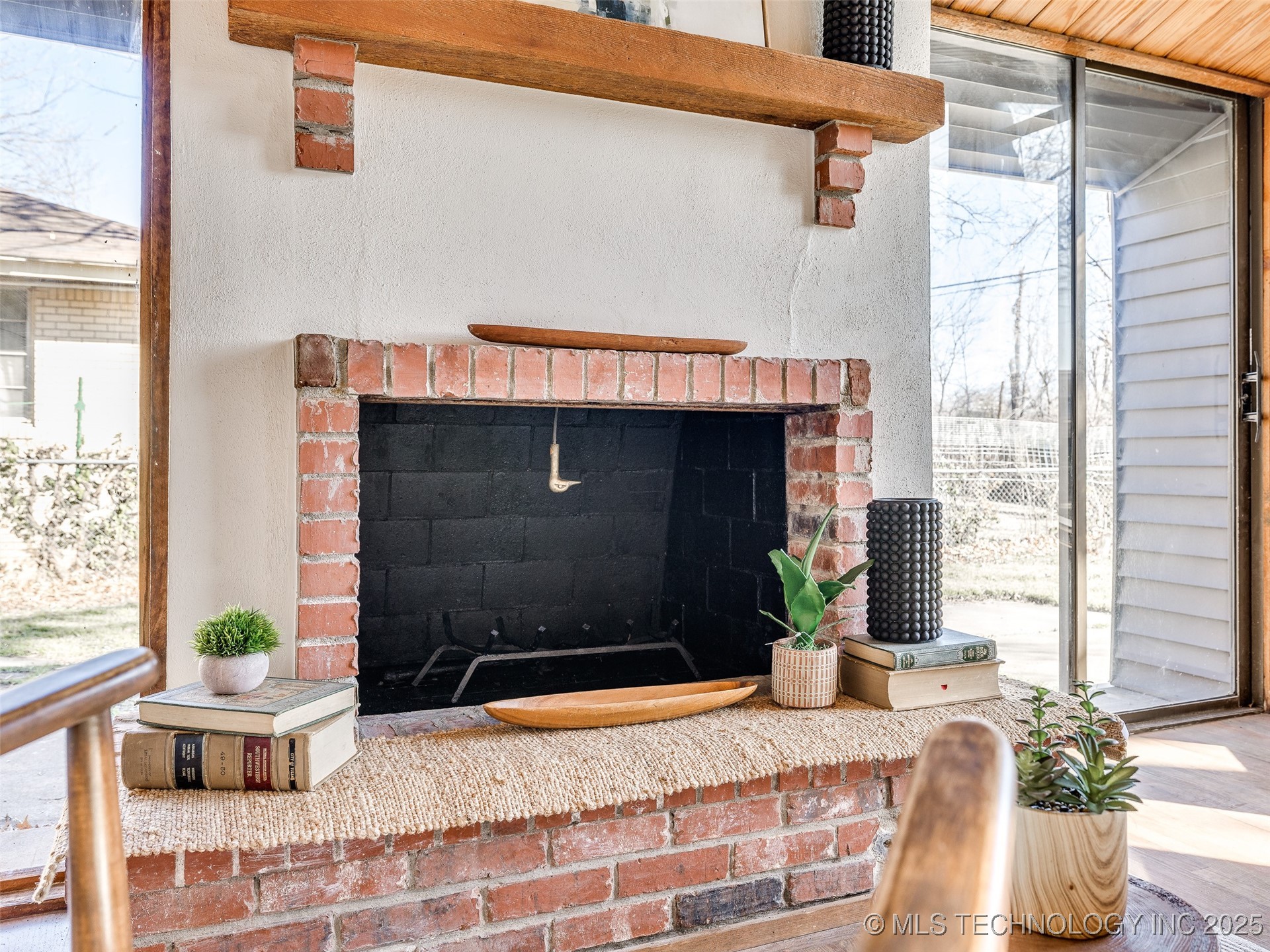 2528 E 57th Street Property Photo 45