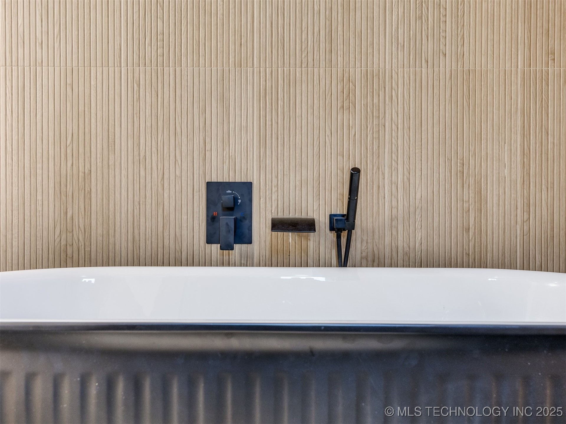 2528 E 57th Street Property Photo 52