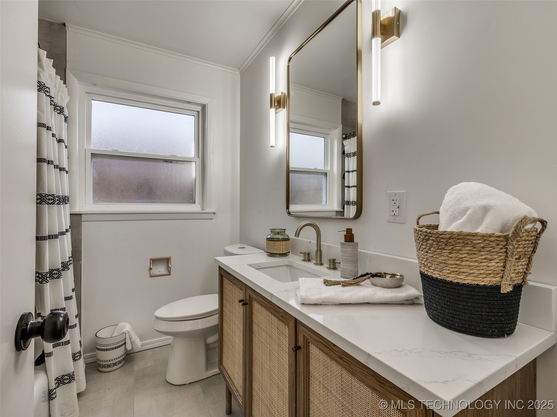 2528 E 57th Street Property Photo 66