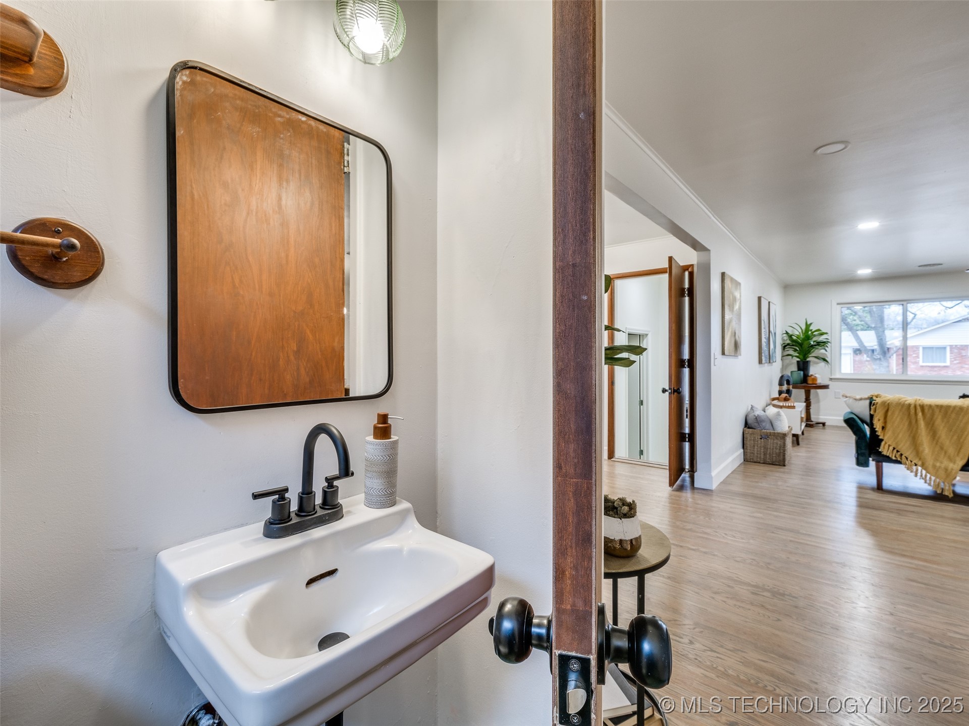 2528 E 57th Street Property Photo 71