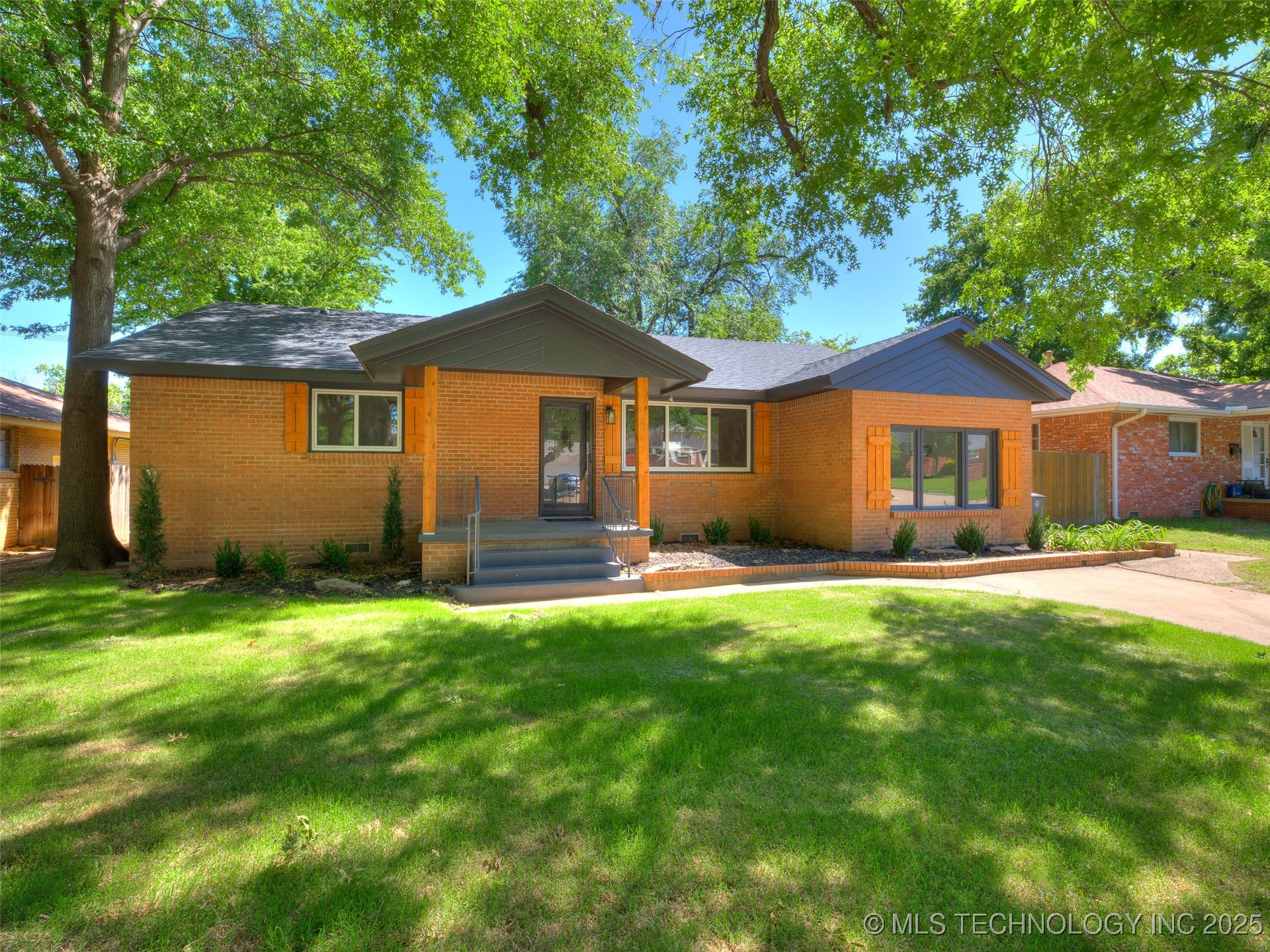 2528 E 57th Street Property Photo 78