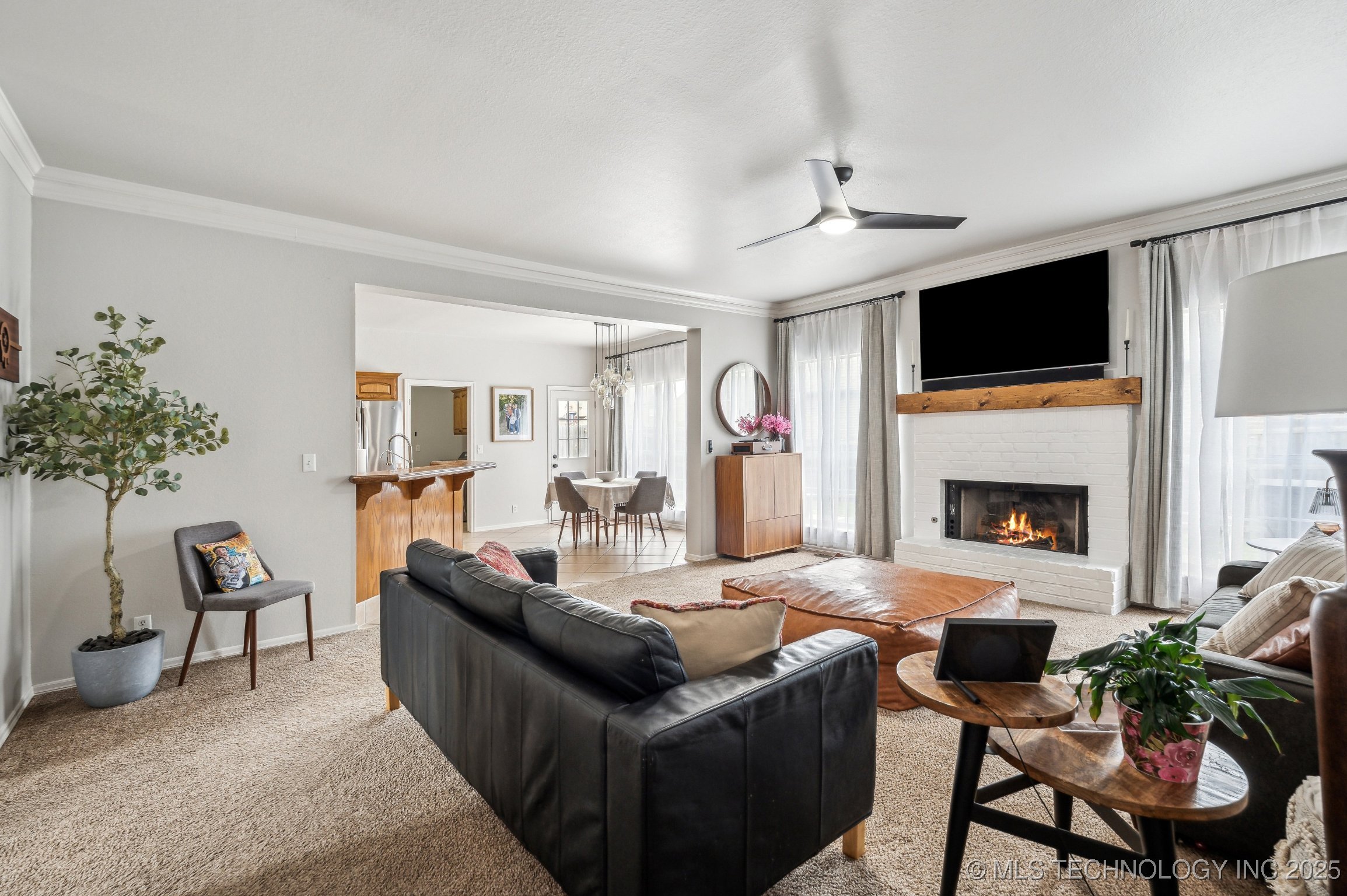 3305 N Oak Avenue Property Photo 8