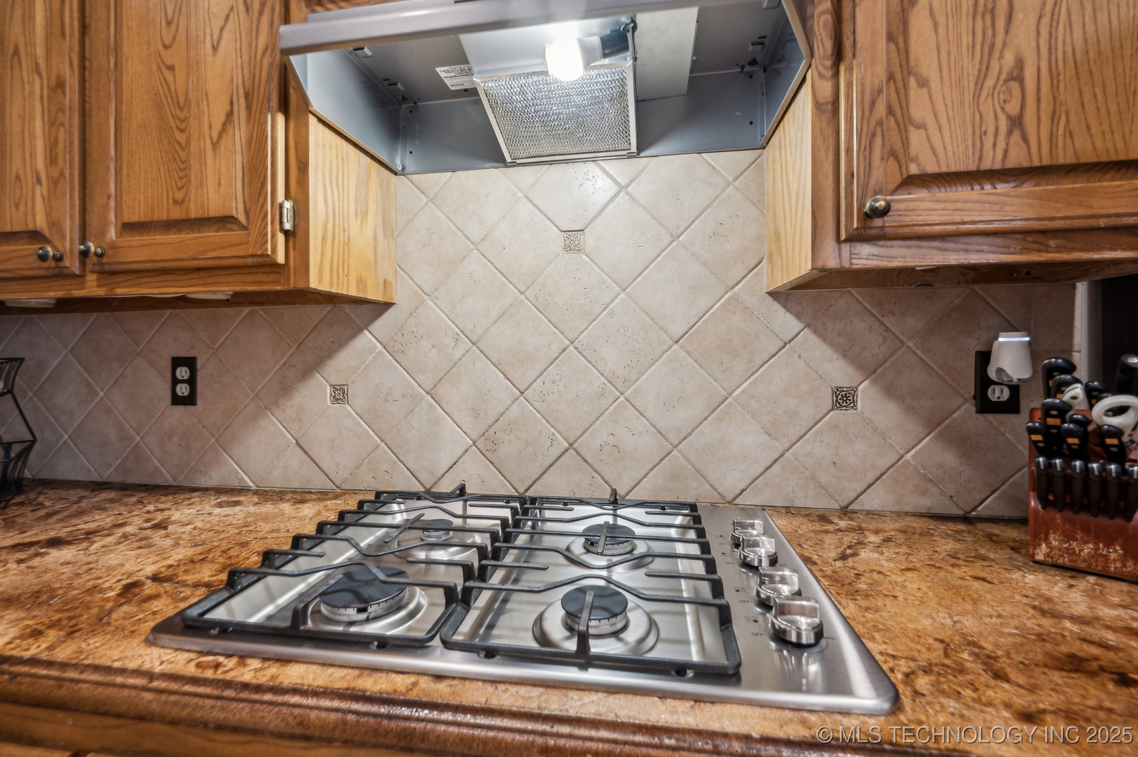 3305 N Oak Avenue Property Photo 14