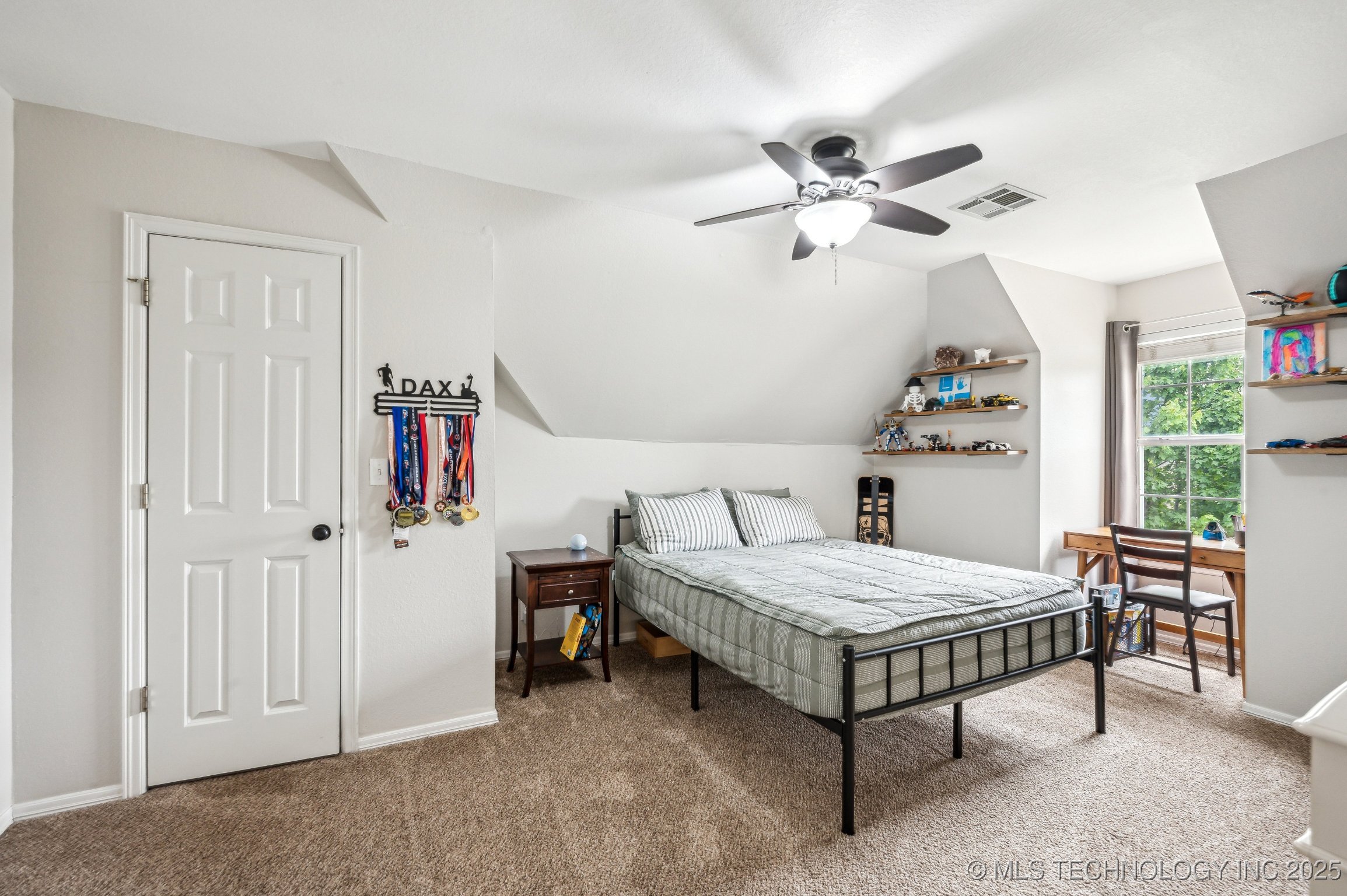 3305 N Oak Avenue Property Photo 25