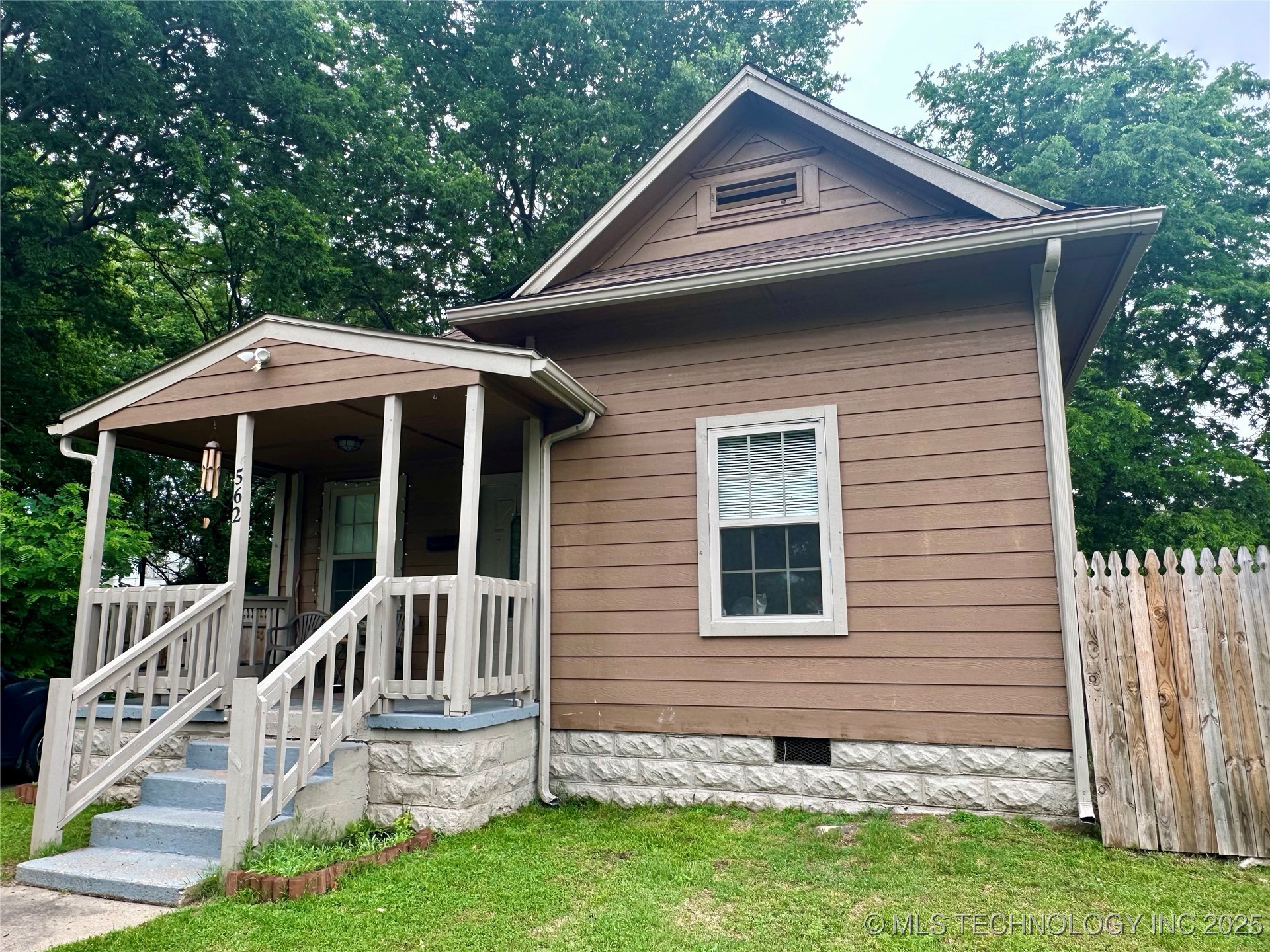 562 N 10th Street Property Photo
