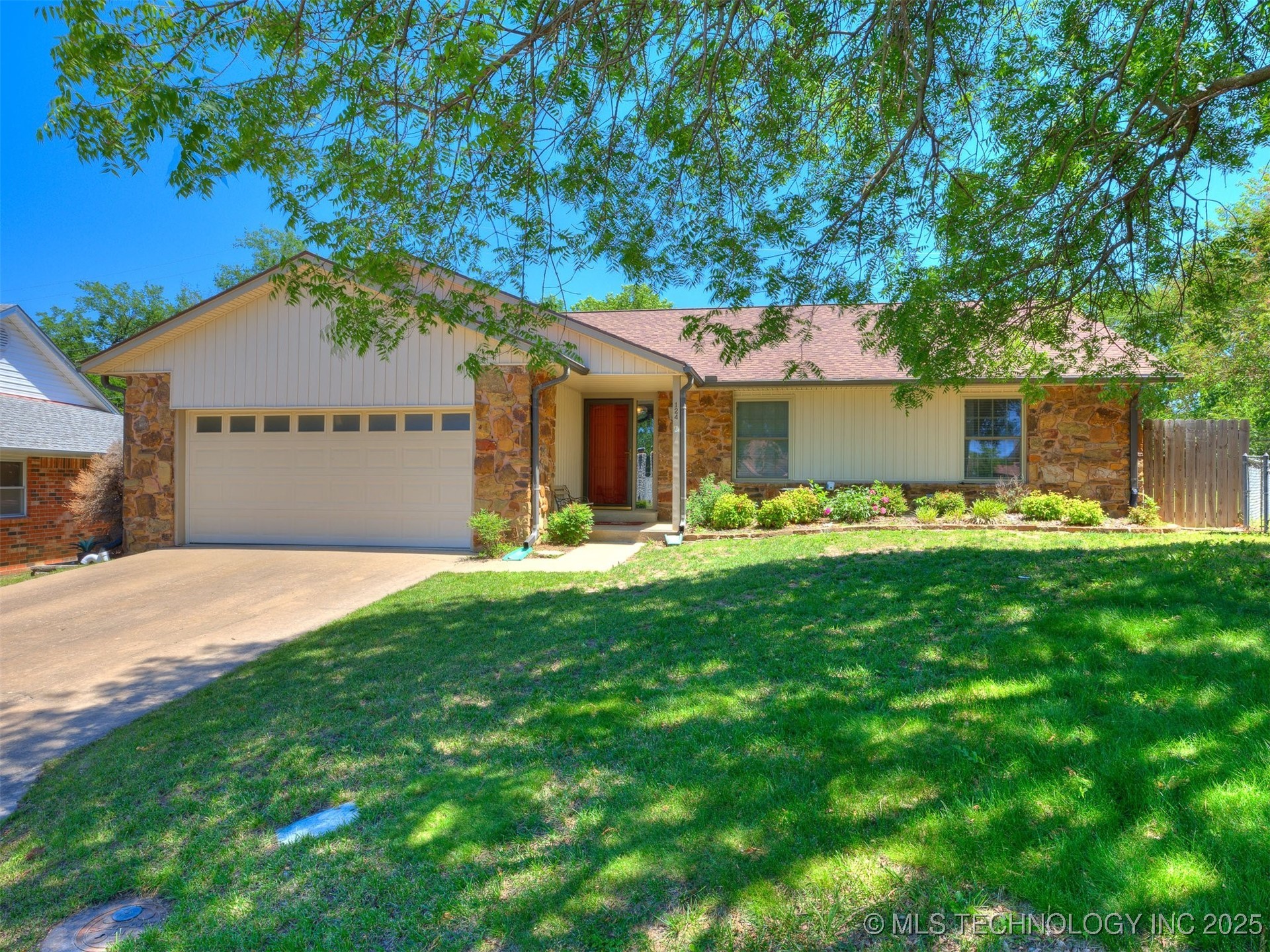 124 Canterbury Court Property Photo