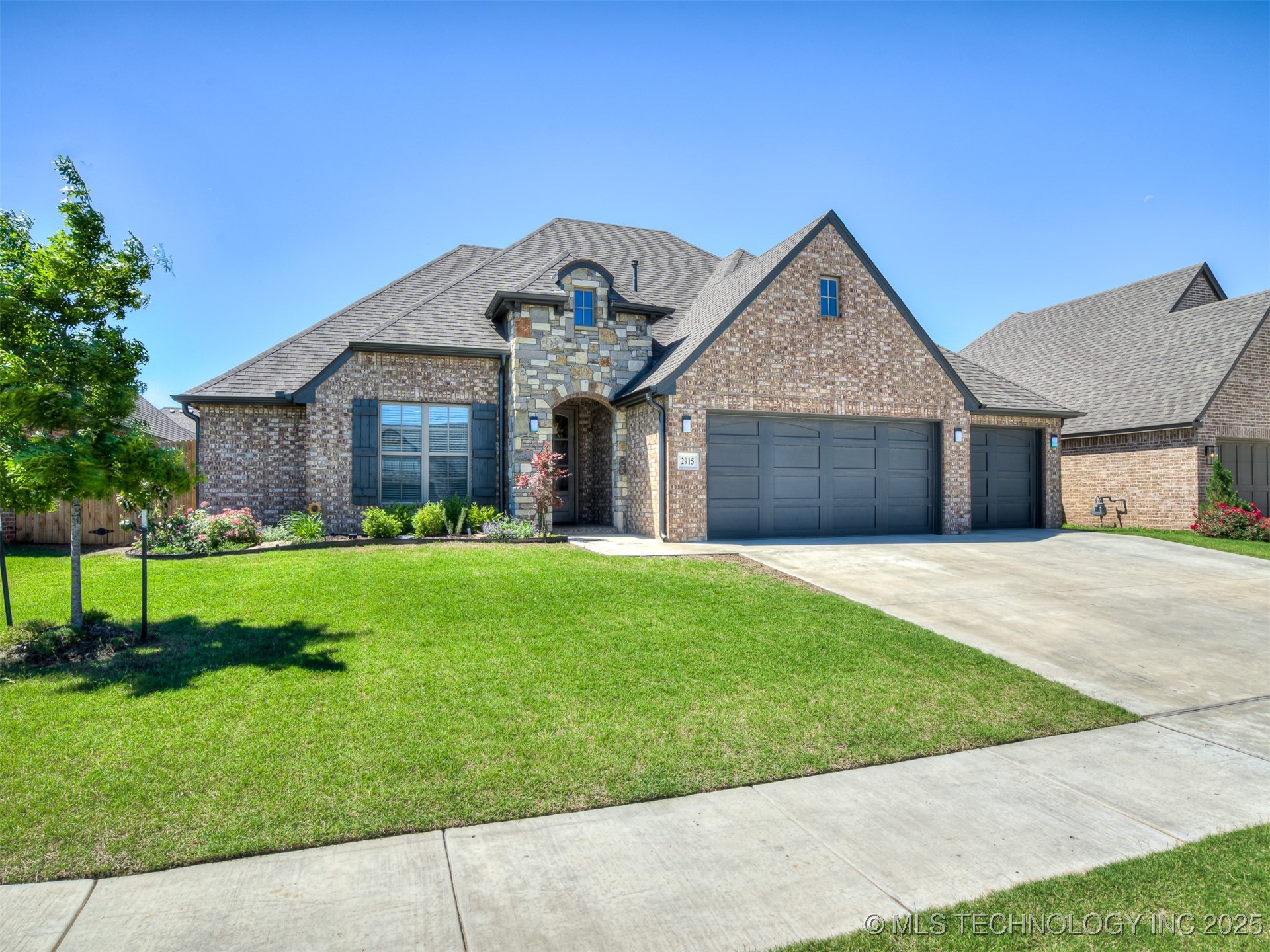 2915 E Rockford Place Property Photo