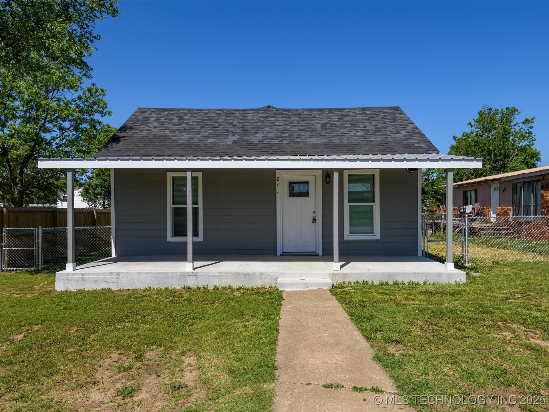 241 Ne Debell Avenue Property Photo
