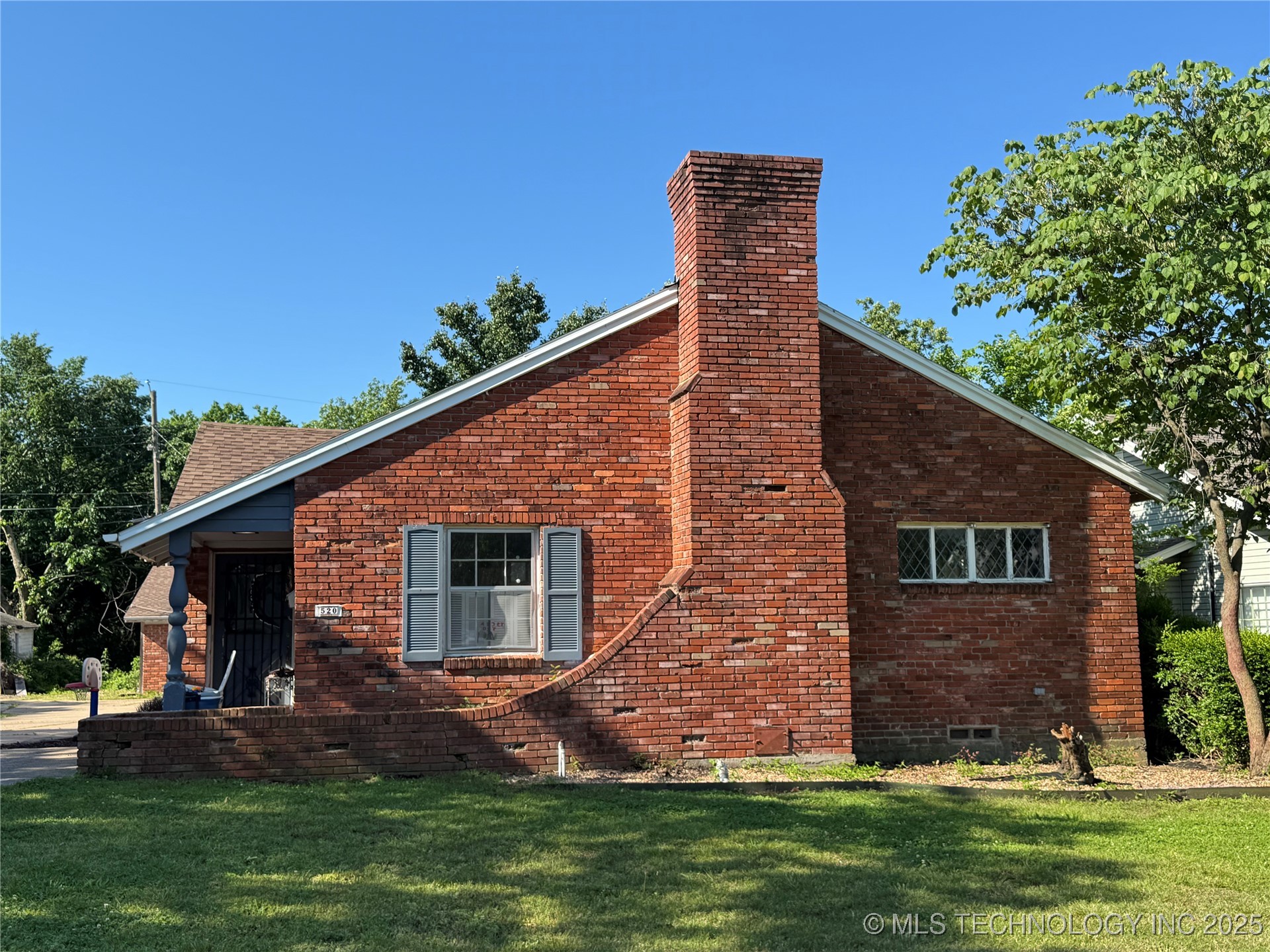 520 E Peoria Avenue Property Photo 1